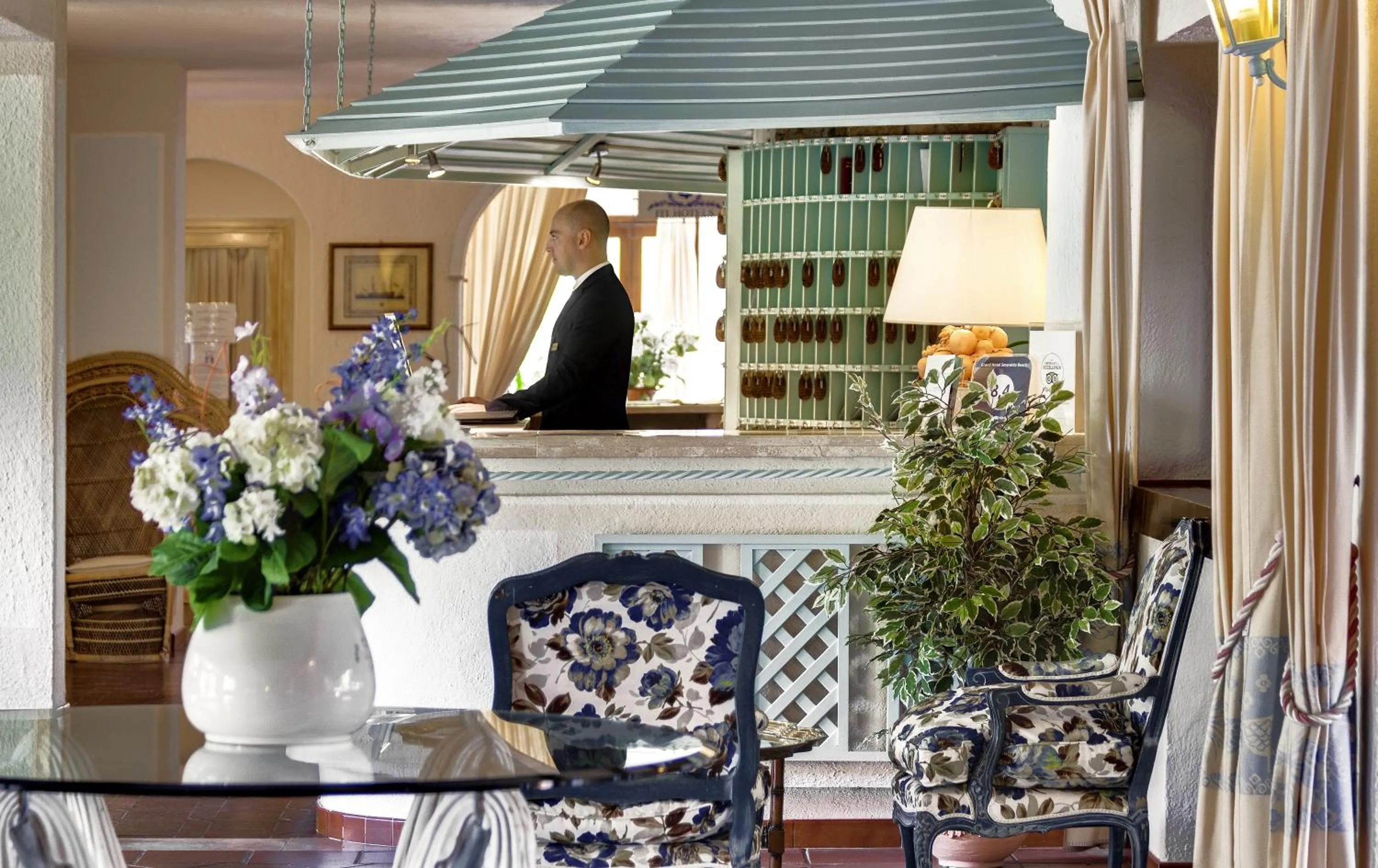 Staff in Grand Hotel Smeraldo Beach