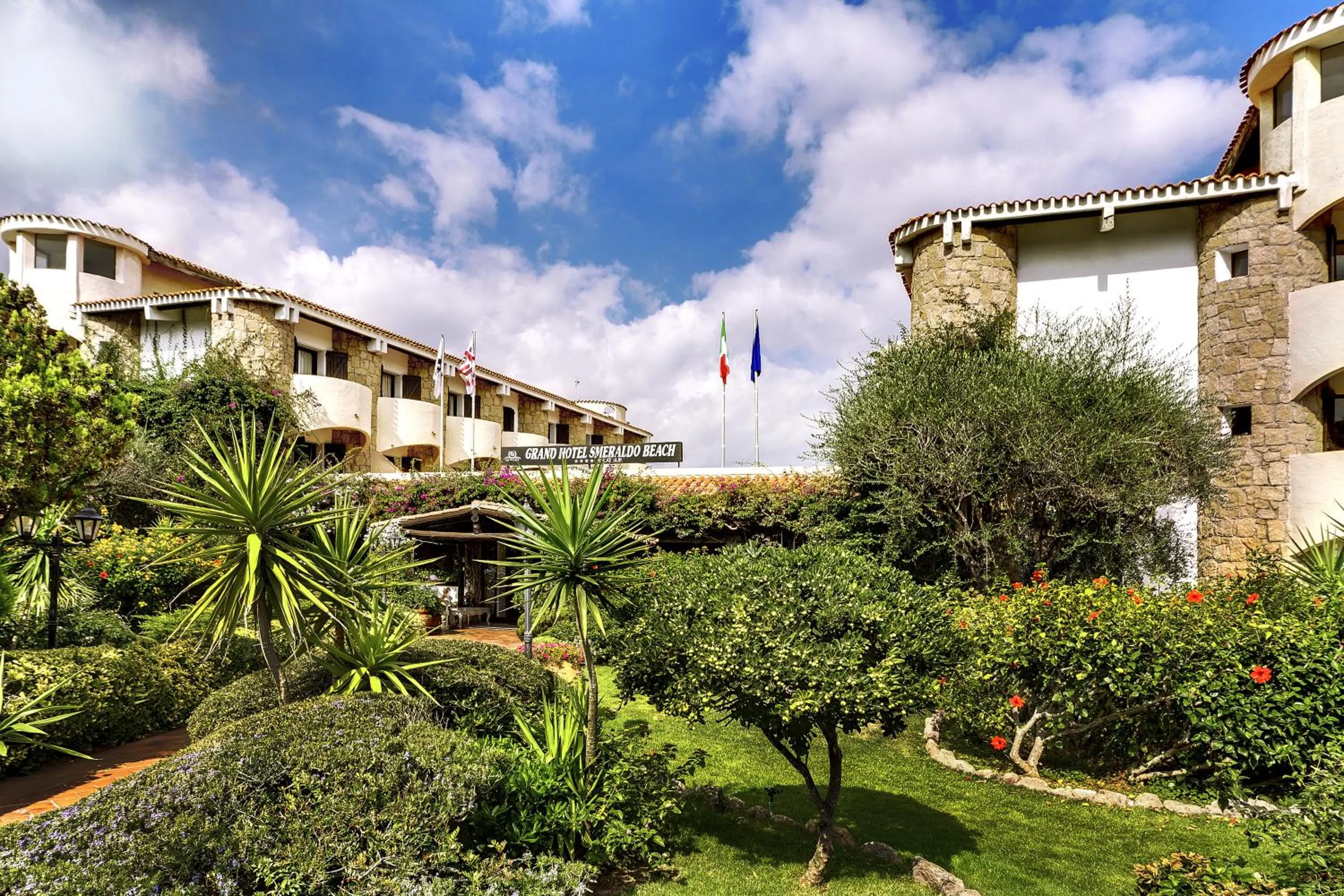 Facade/entrance in Grand Hotel Smeraldo Beach
