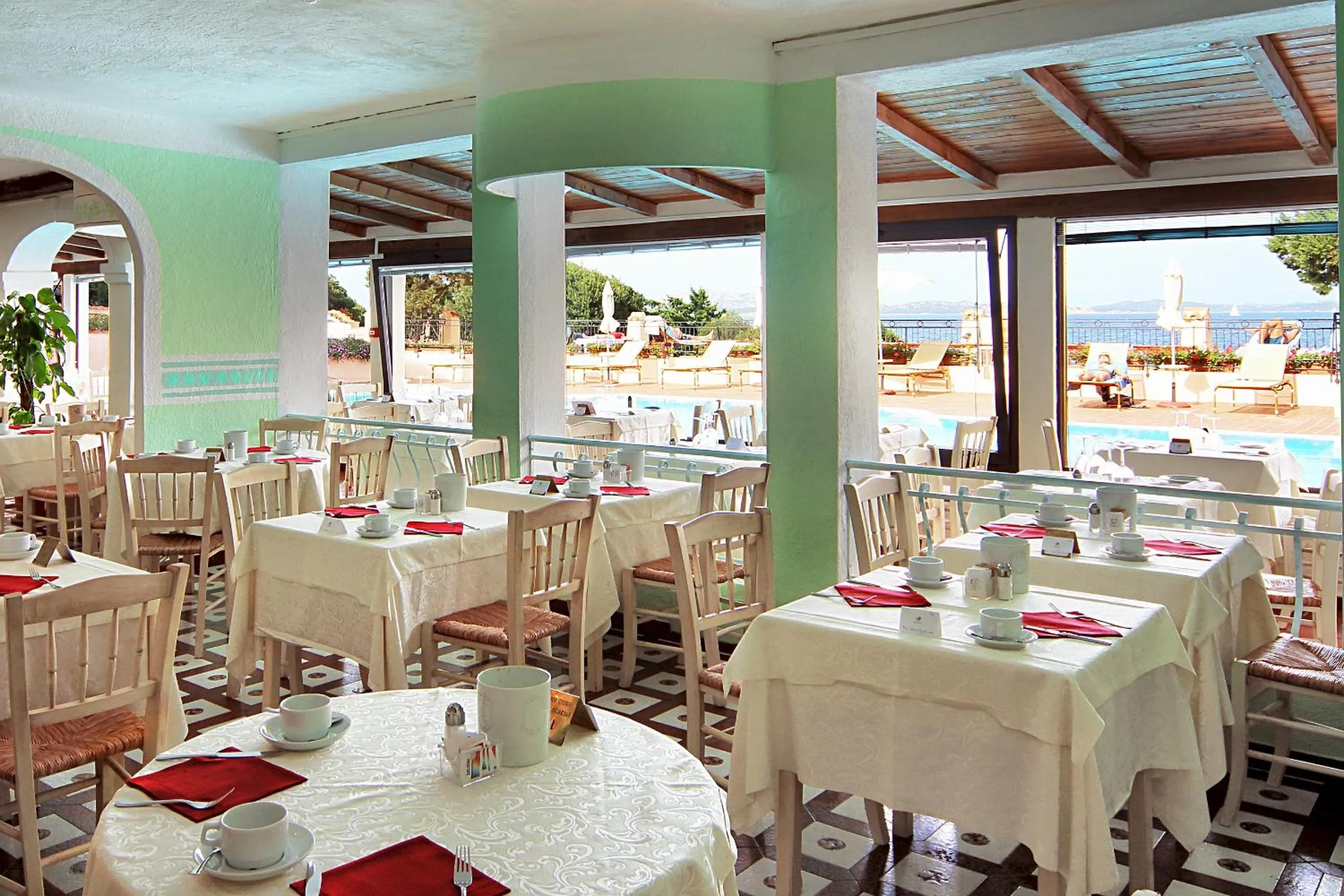 Restaurant/places to eat in Grand Hotel Smeraldo Beach