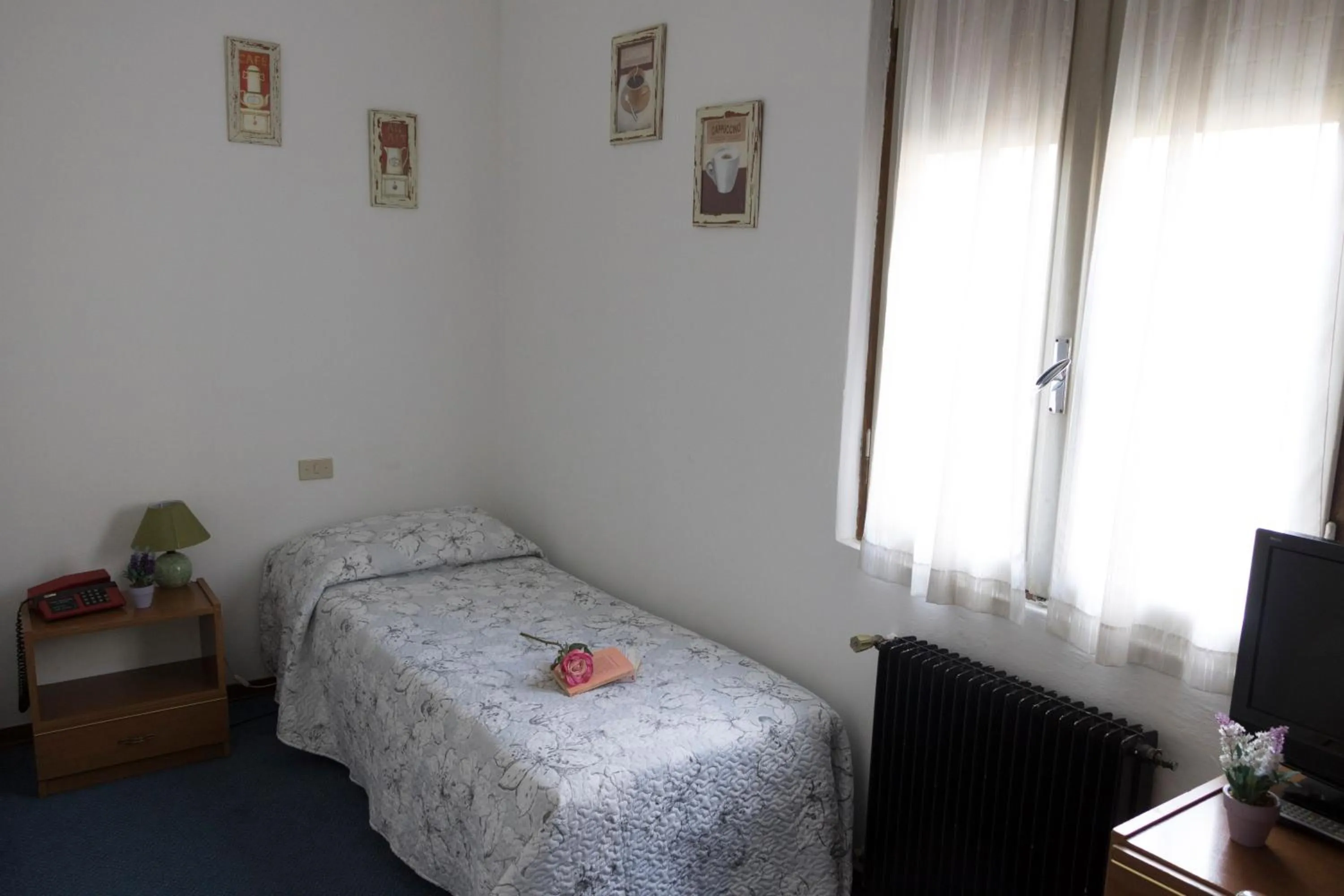 Photo of the whole room in Hotel Primavera