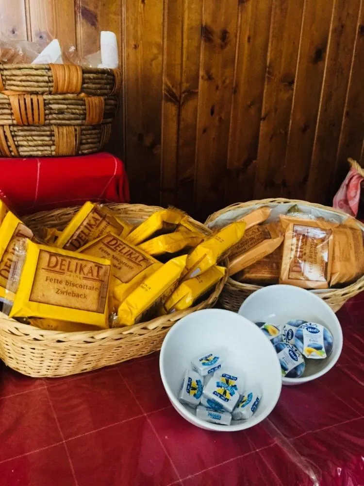 Restaurant/places to eat in Hotel Primavera