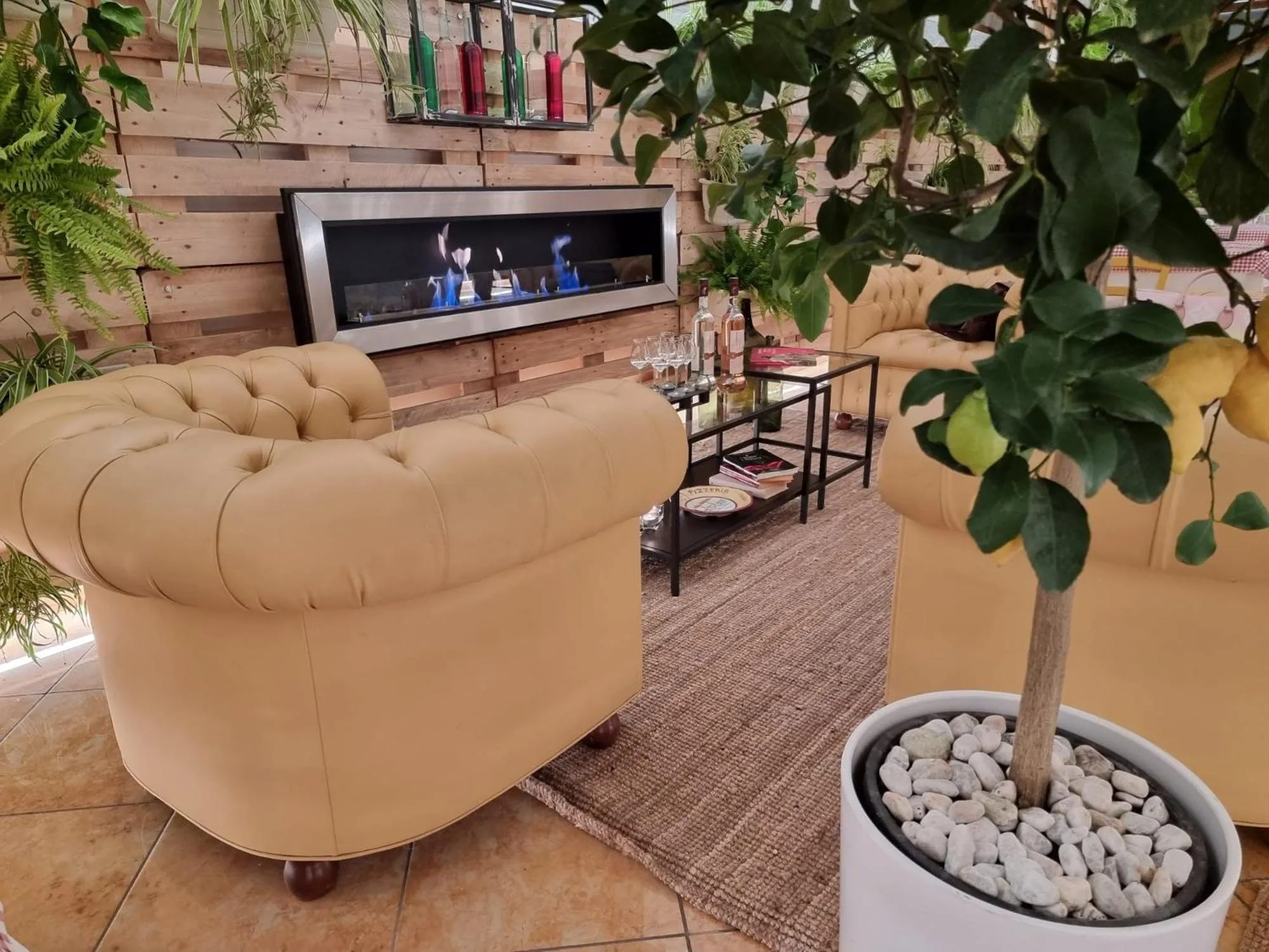 Restaurant/places to eat in Ranch Palace Hotel