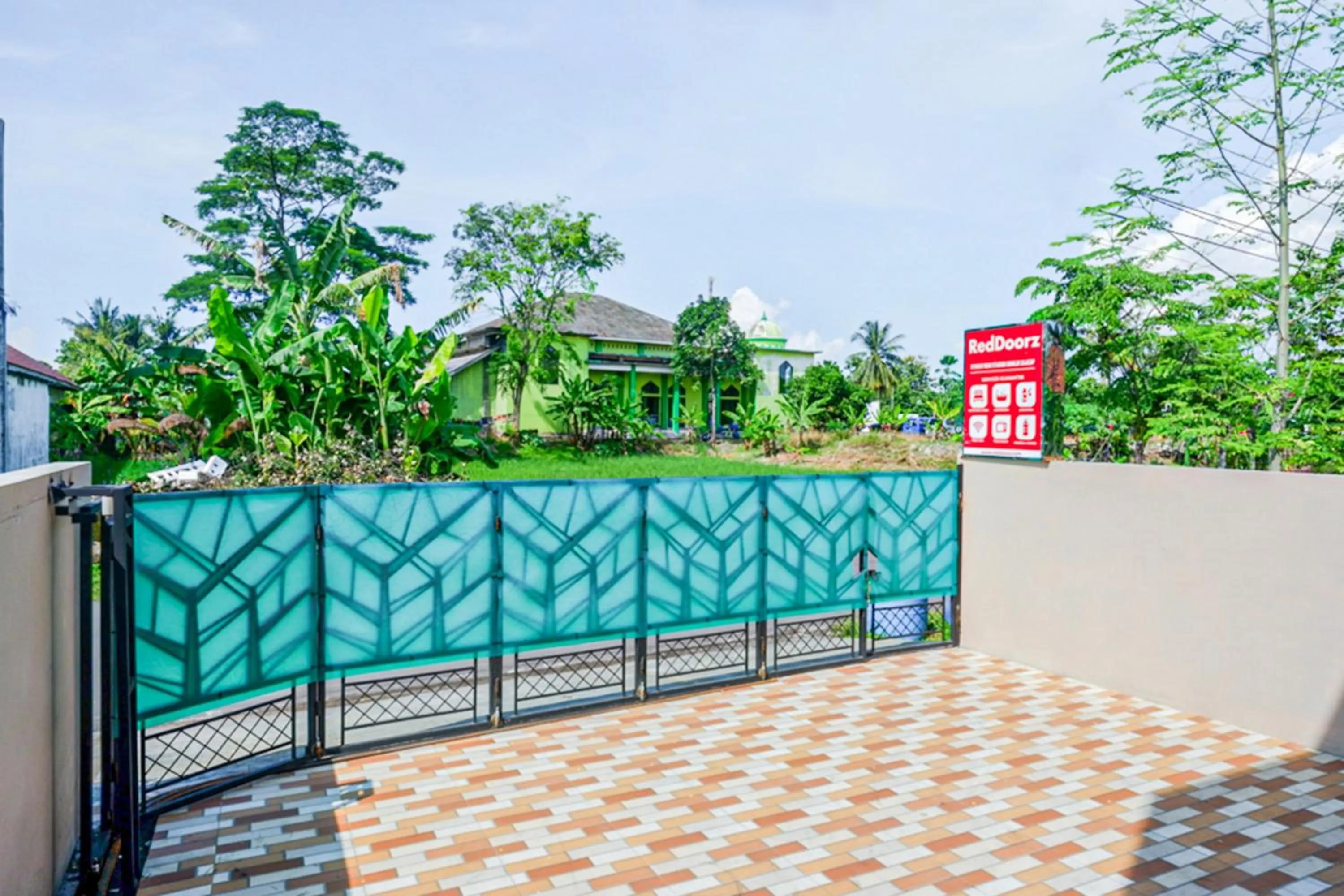 Facade/entrance in RedDoorz Syariah near Stasiun Gumilir Cilacap