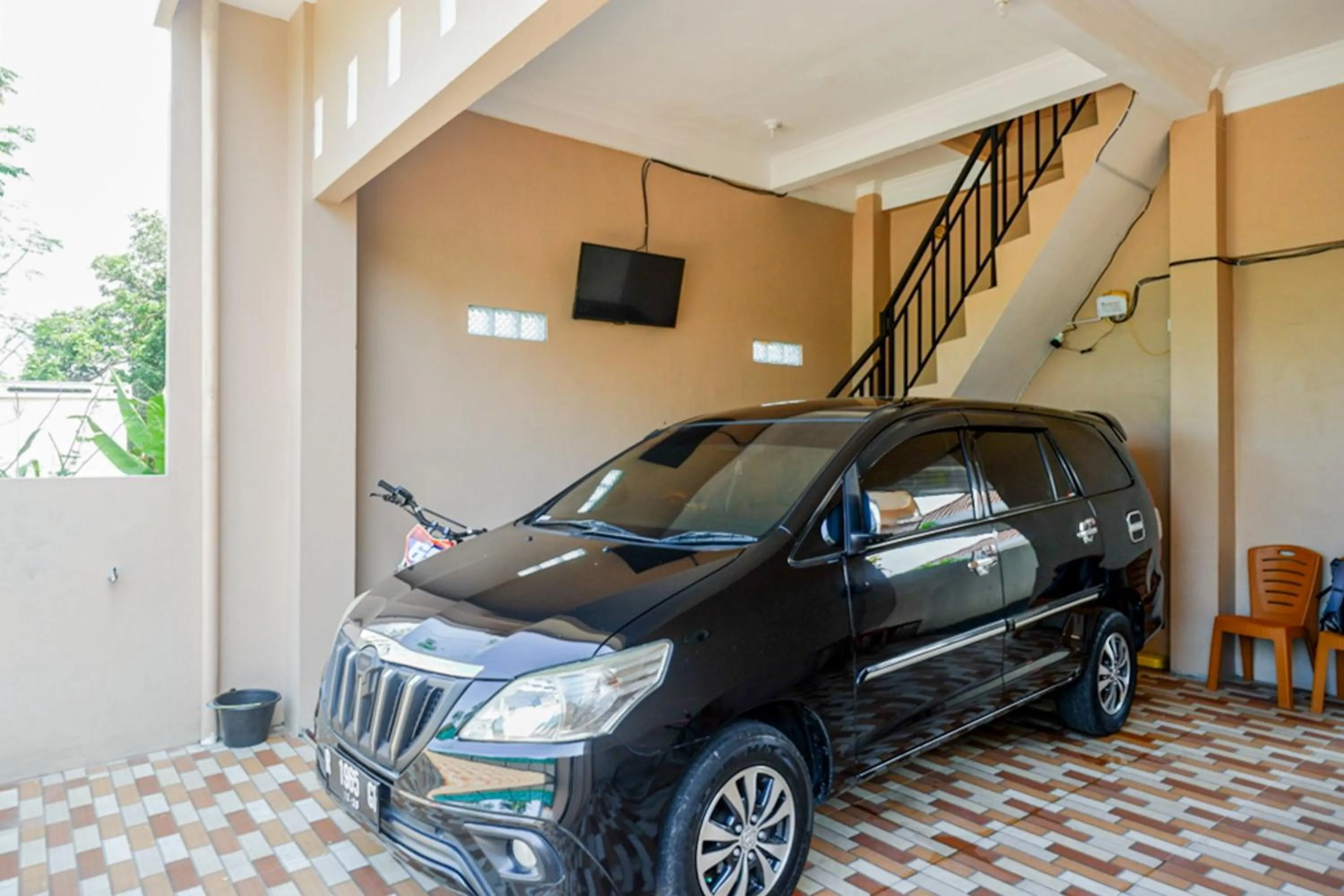 Parking in RedDoorz Syariah near Stasiun Gumilir Cilacap