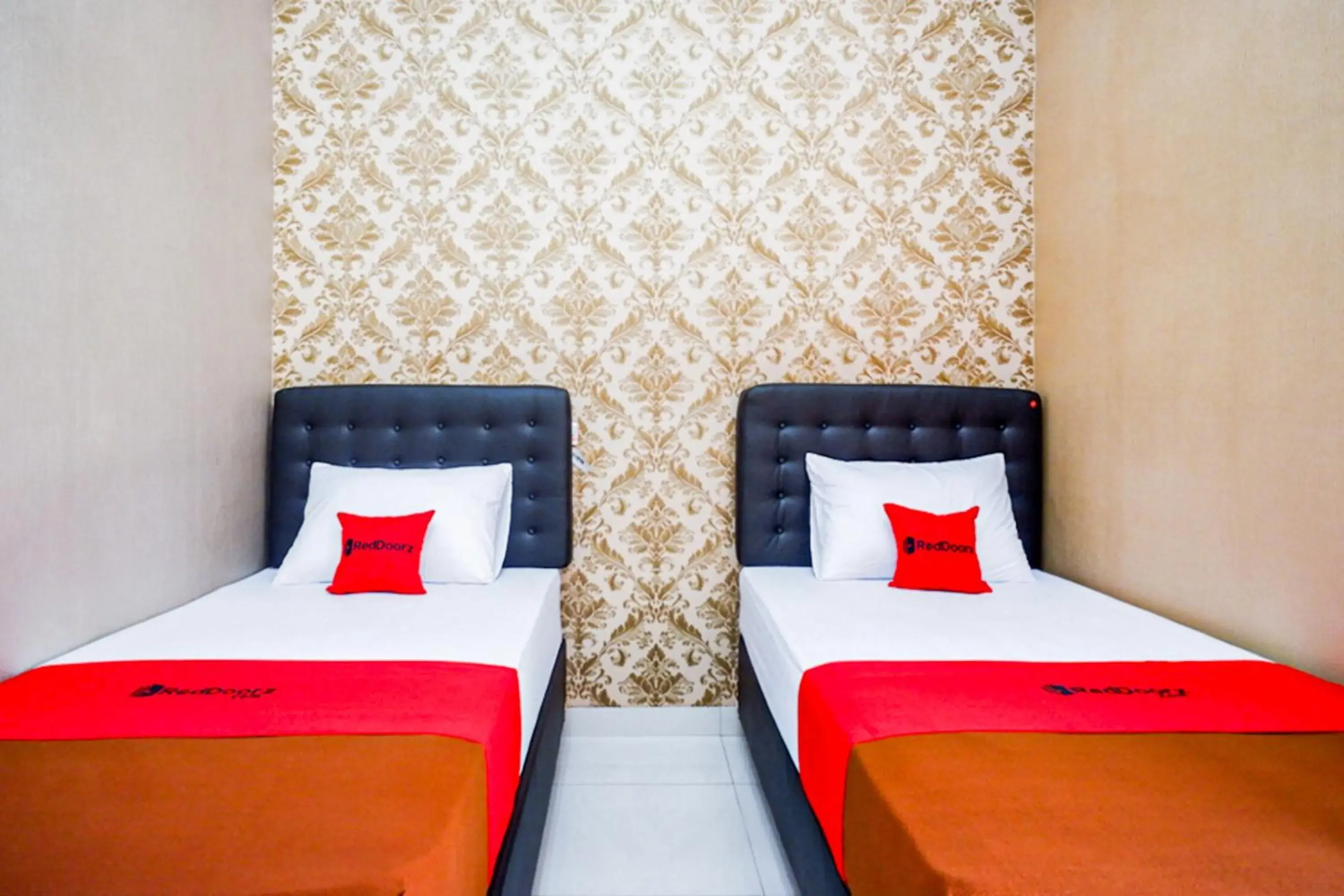 Bedroom, Bed in RedDoorz Syariah near Stasiun Gumilir Cilacap Bedroom, Bed in RedDoorz Syariah near Stasiun Gumilir Cilacap