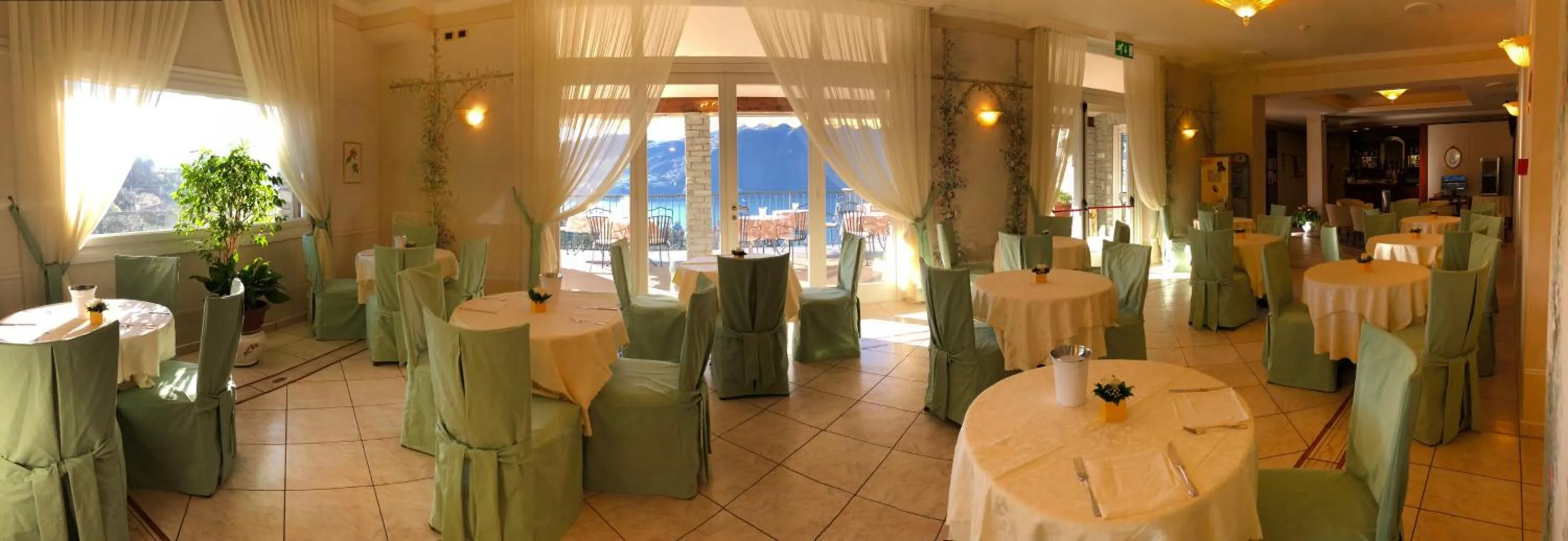 Restaurant/places to eat in Hotel La Perla