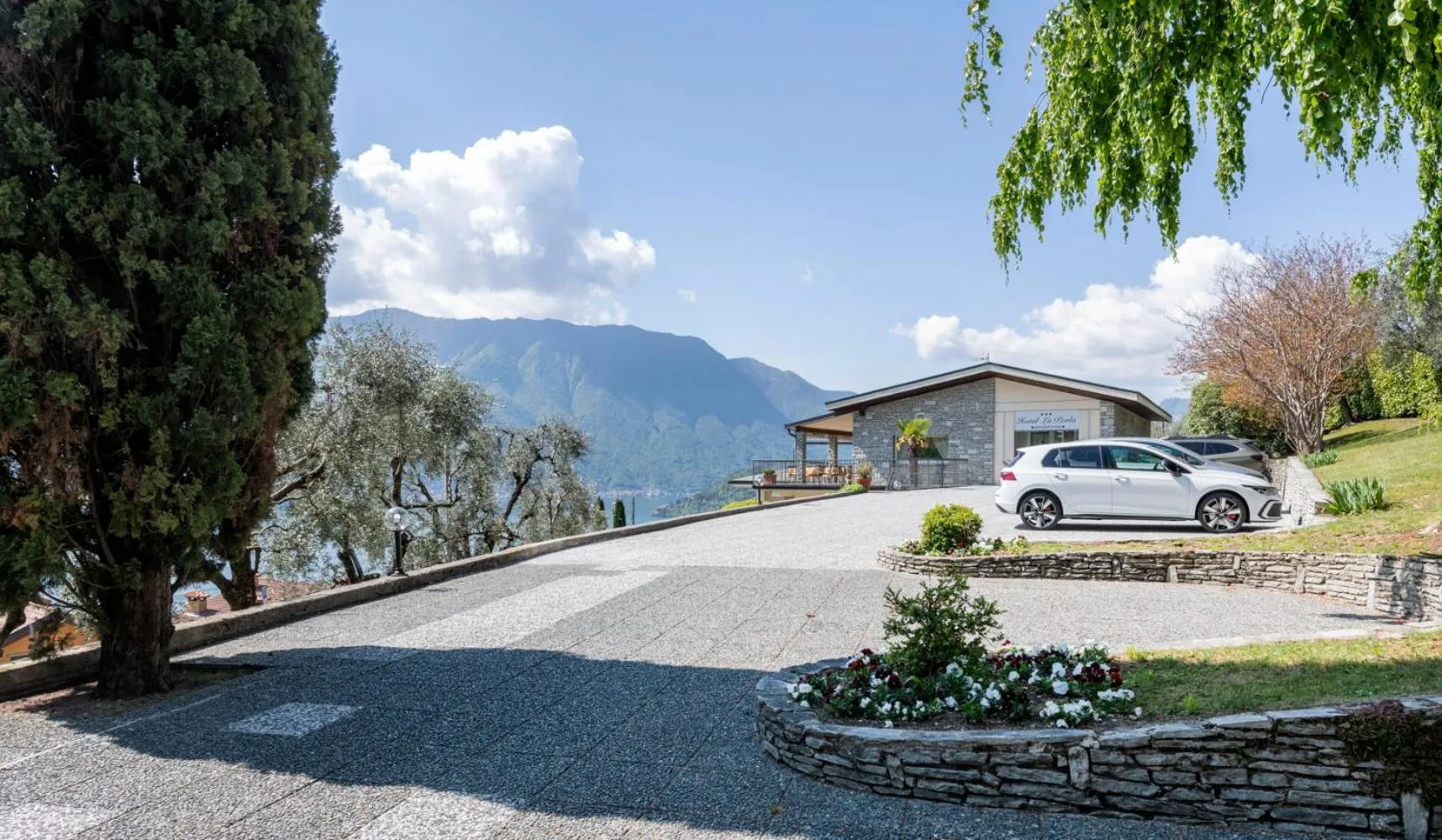 Parking in Hotel La Perla