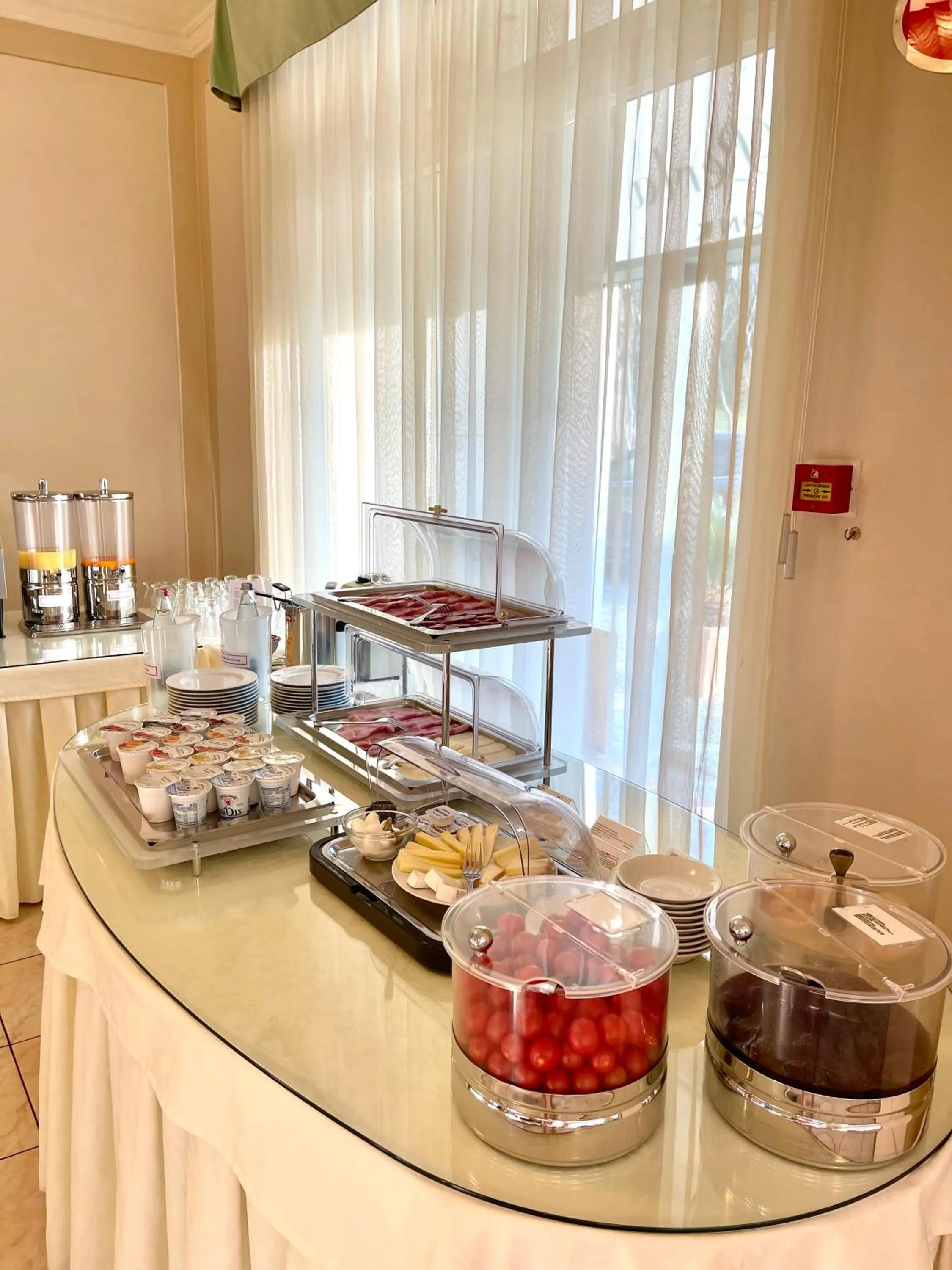 Breakfast in Hotel La Perla