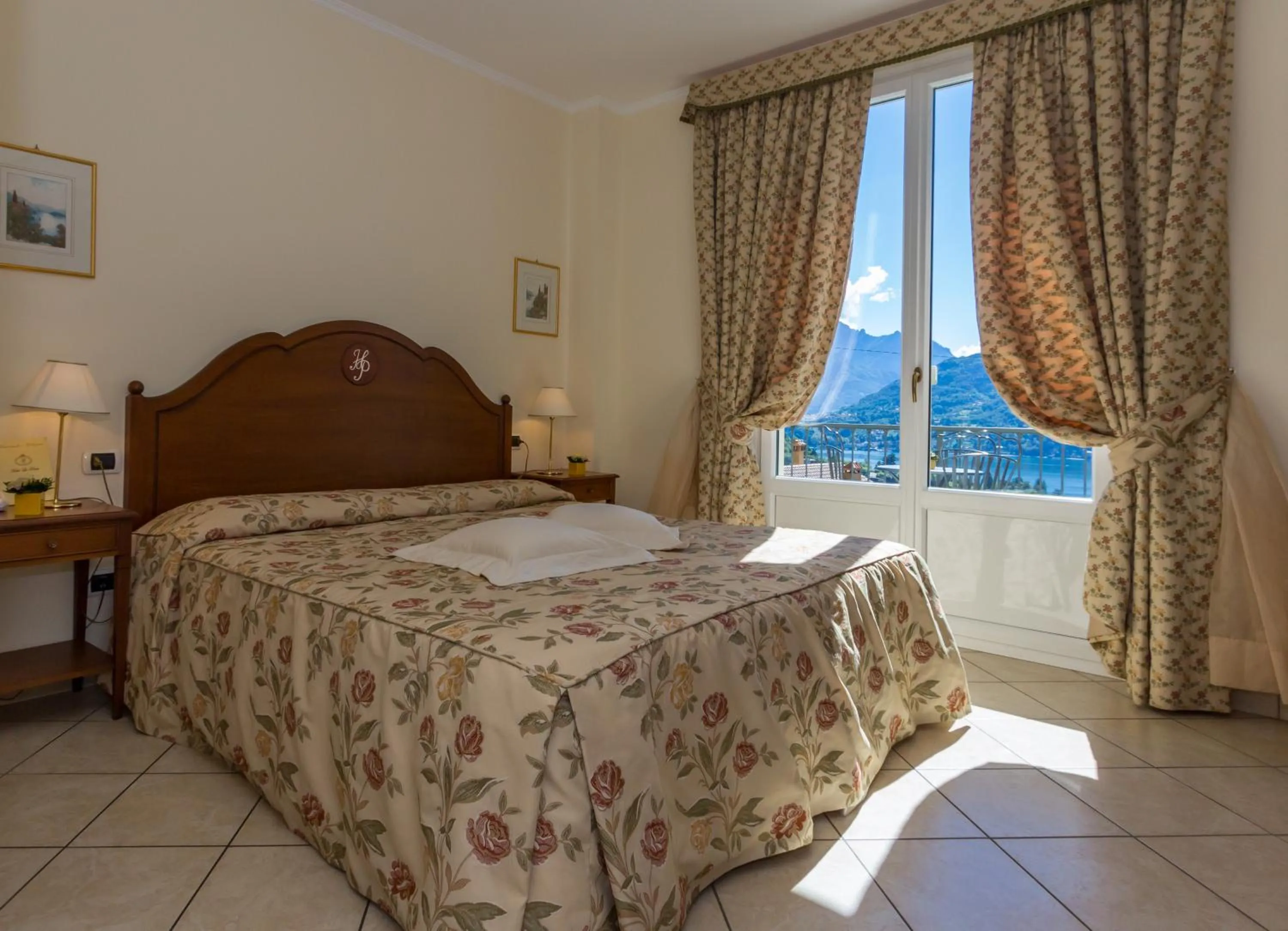 Bed in Hotel La Perla