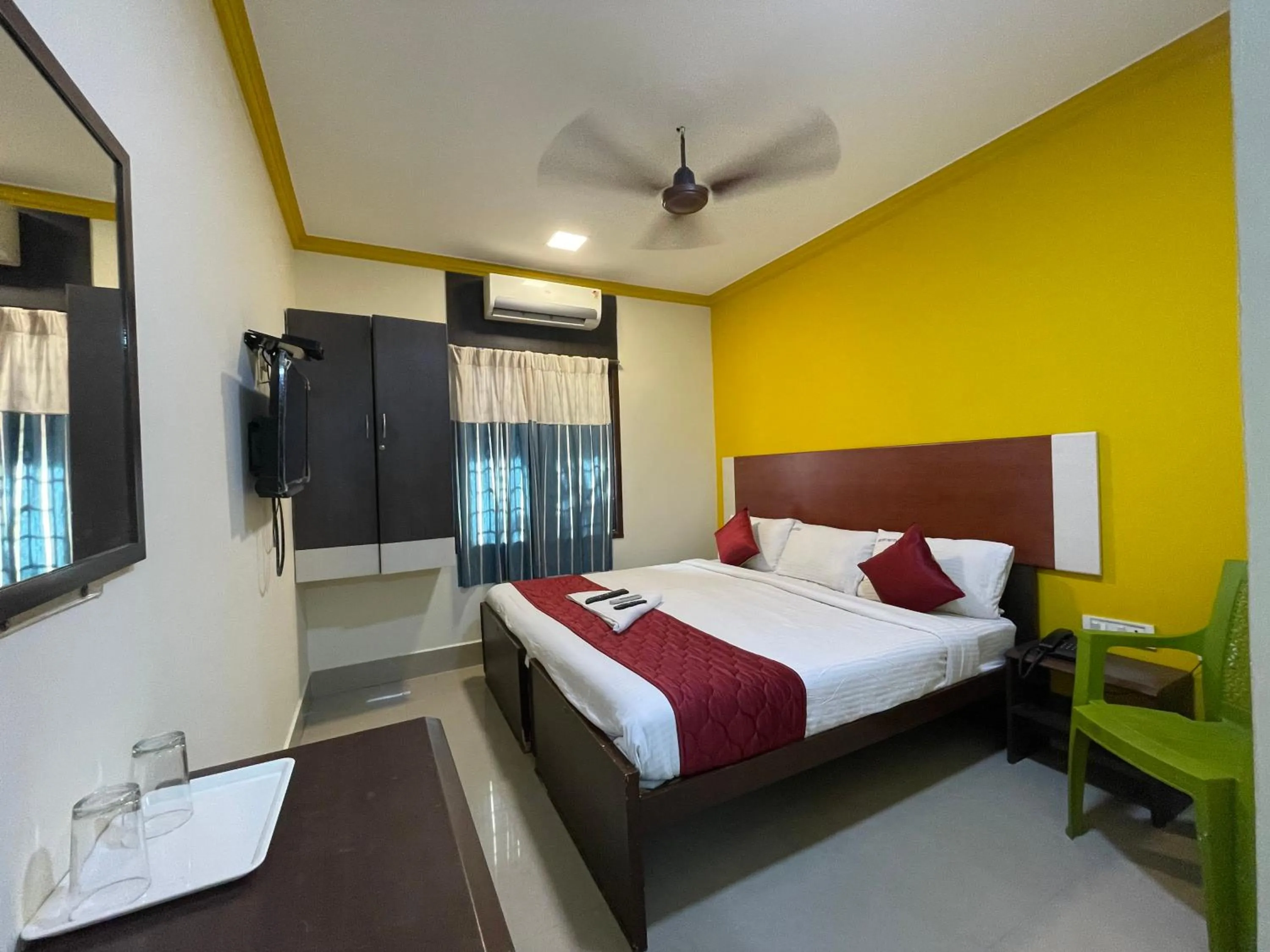 Photo of the whole room, Bed in Skyry Hotels Adyar