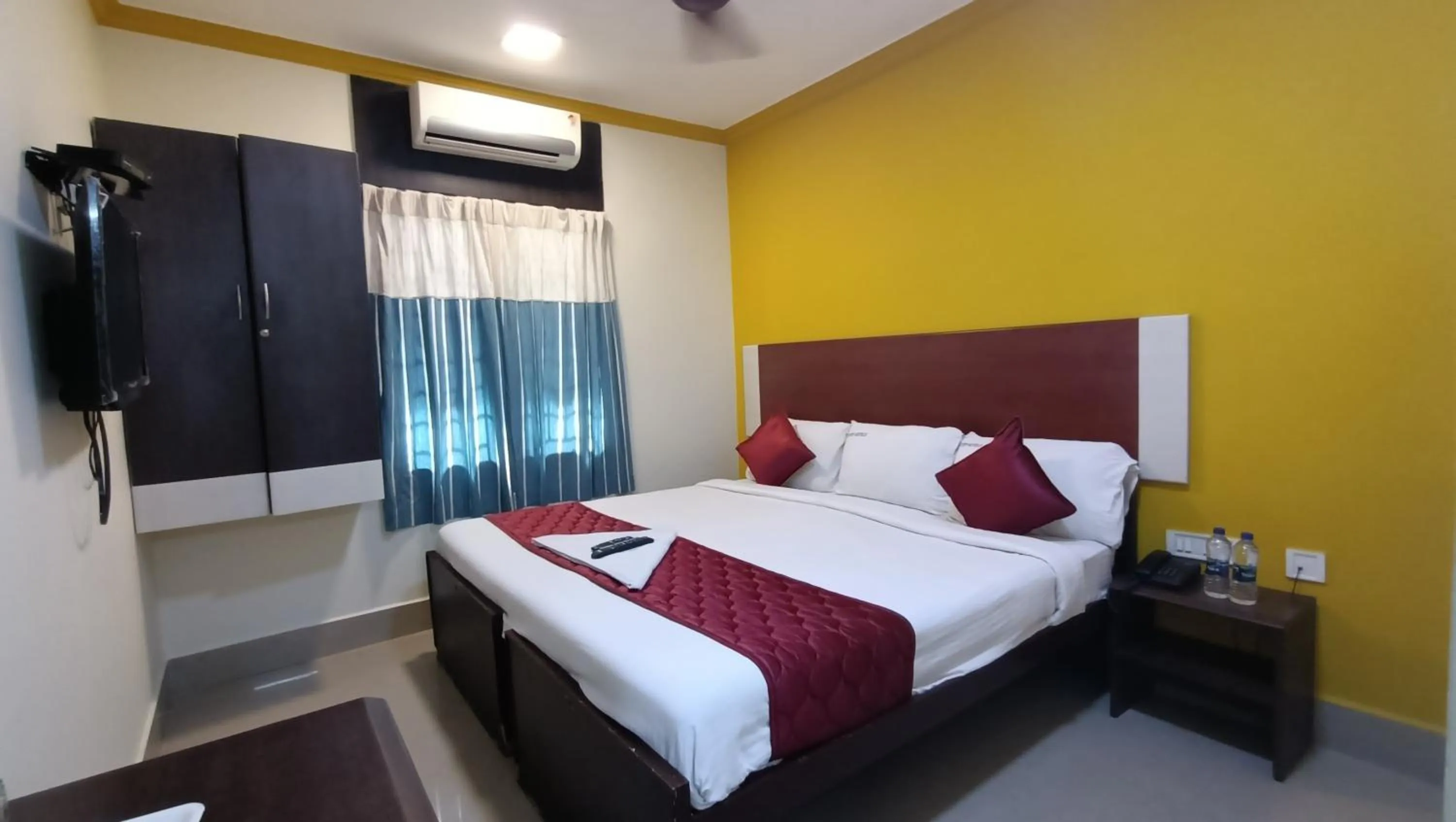 Bed in Skyry Hotels Adyar