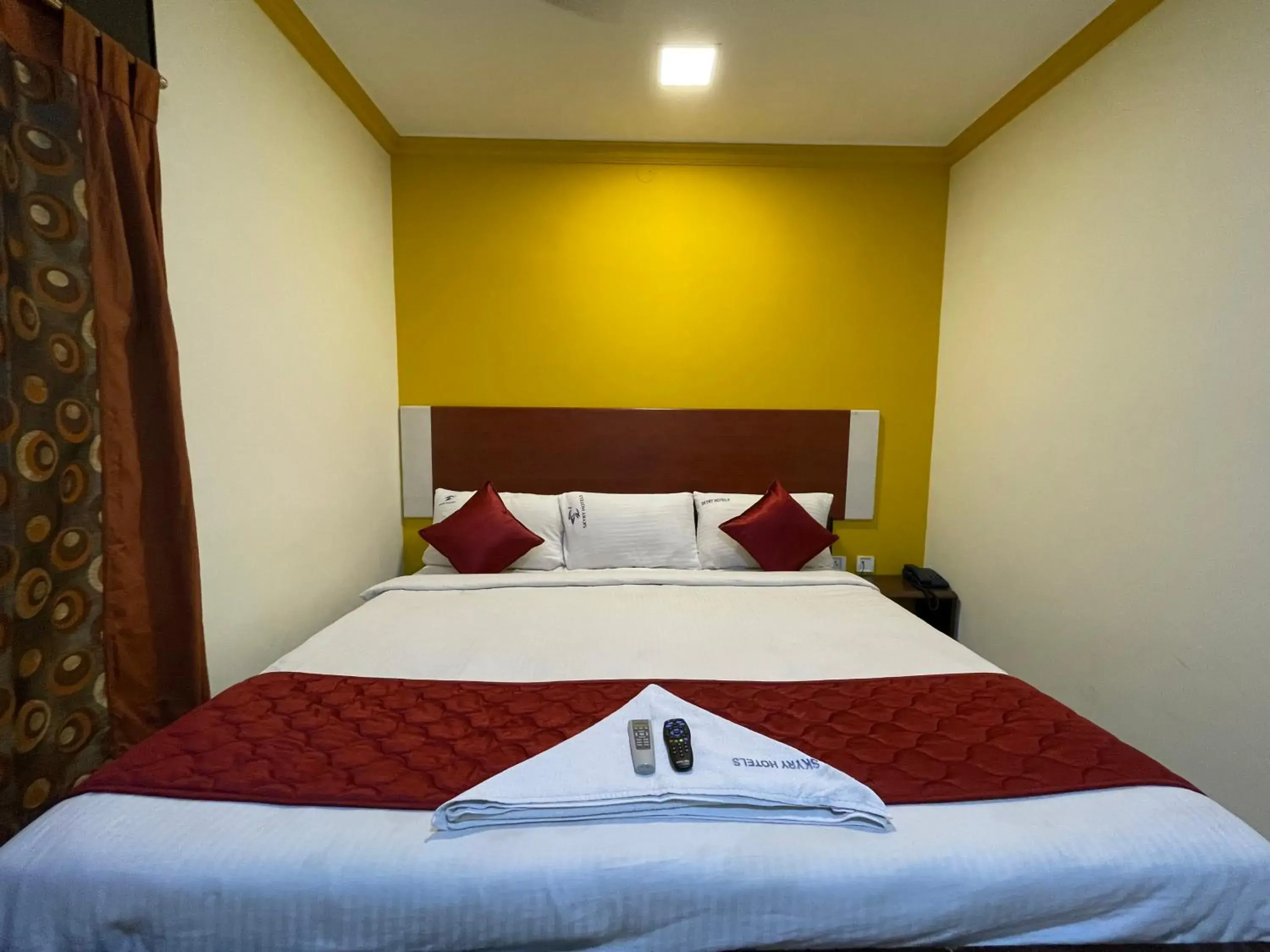 Bed in Skyry Hotels Adyar Bed in Skyry Hotels Adyar