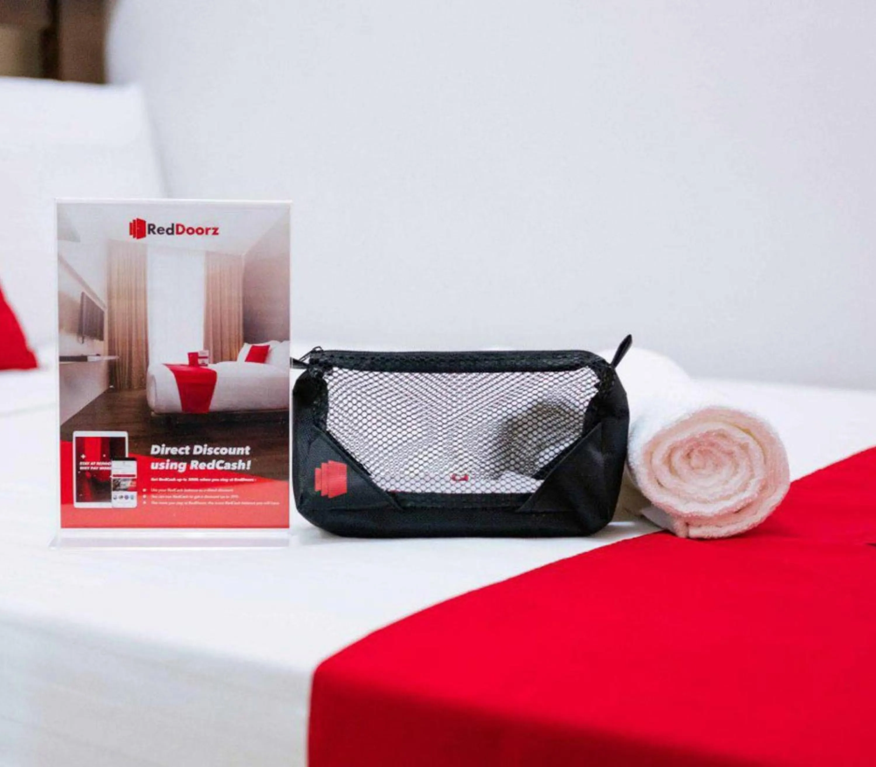 Bed in RedDoorz Syariah near RSUD Kota Malang