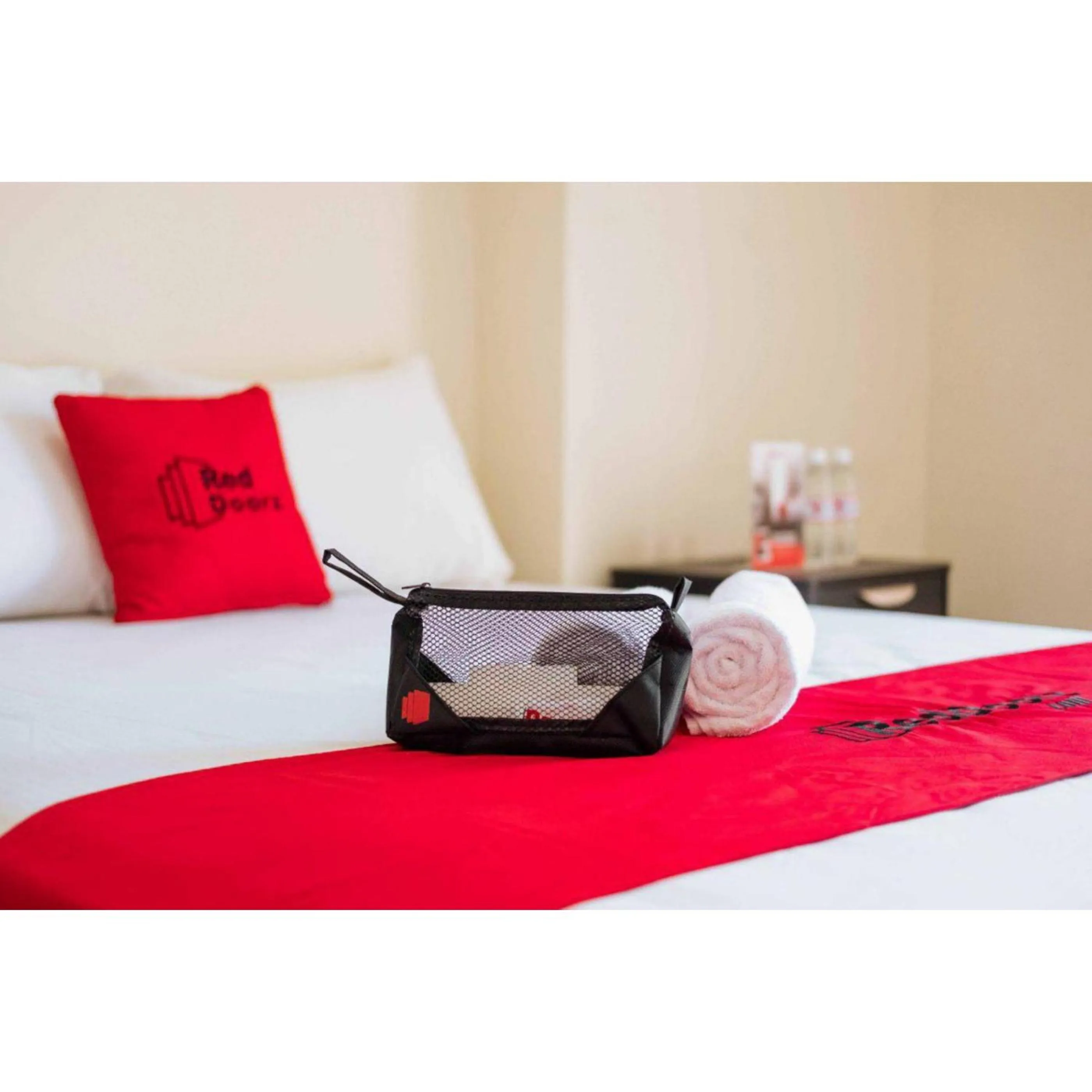 Bed in RedDoorz Syariah near RSUD Kota Malang