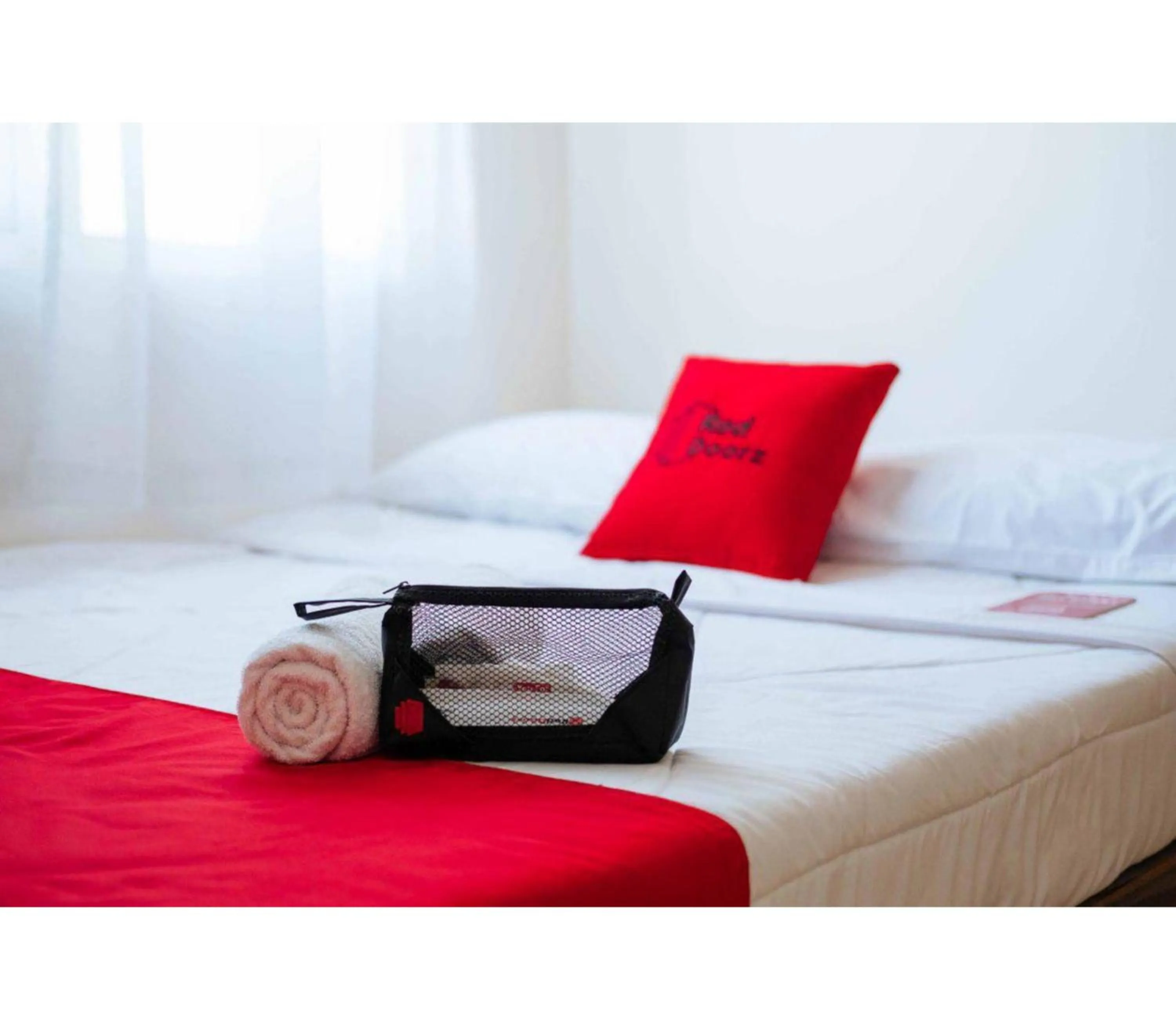 Bed in RedDoorz Syariah near RSUD Kota Malang