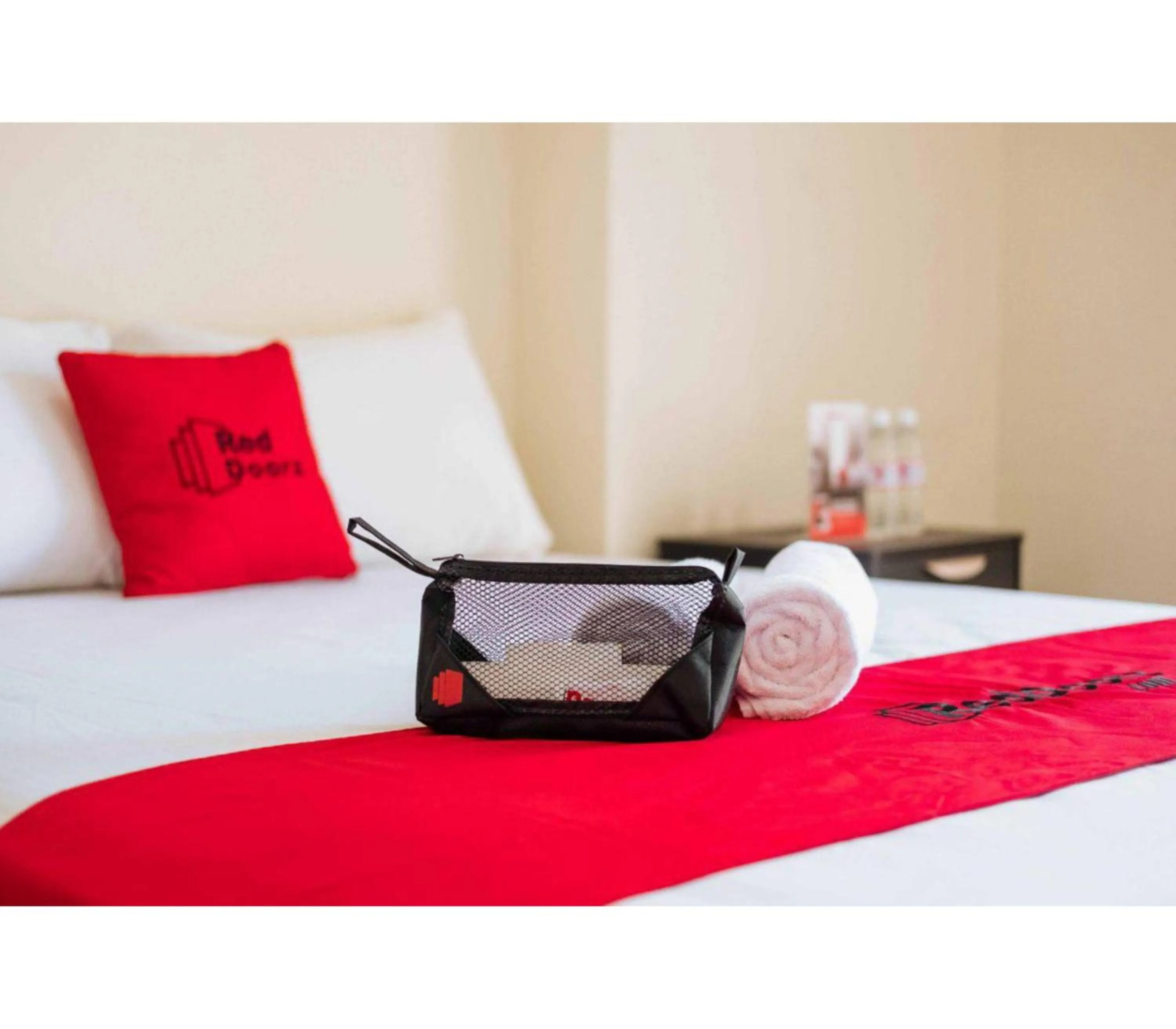 Bed in RedDoorz Syariah near RSUD Kota Malang