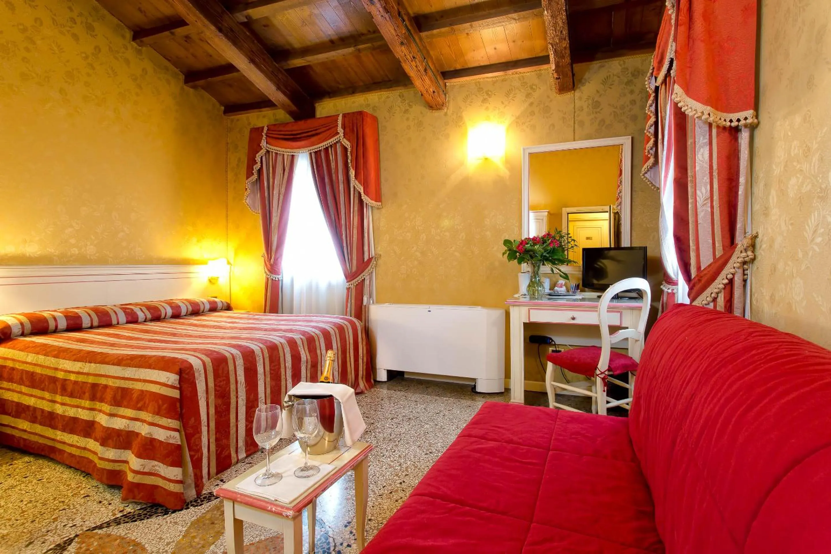 Photo of the whole room, Bed in Ca' San Polo - Ferretti Hotels Collection