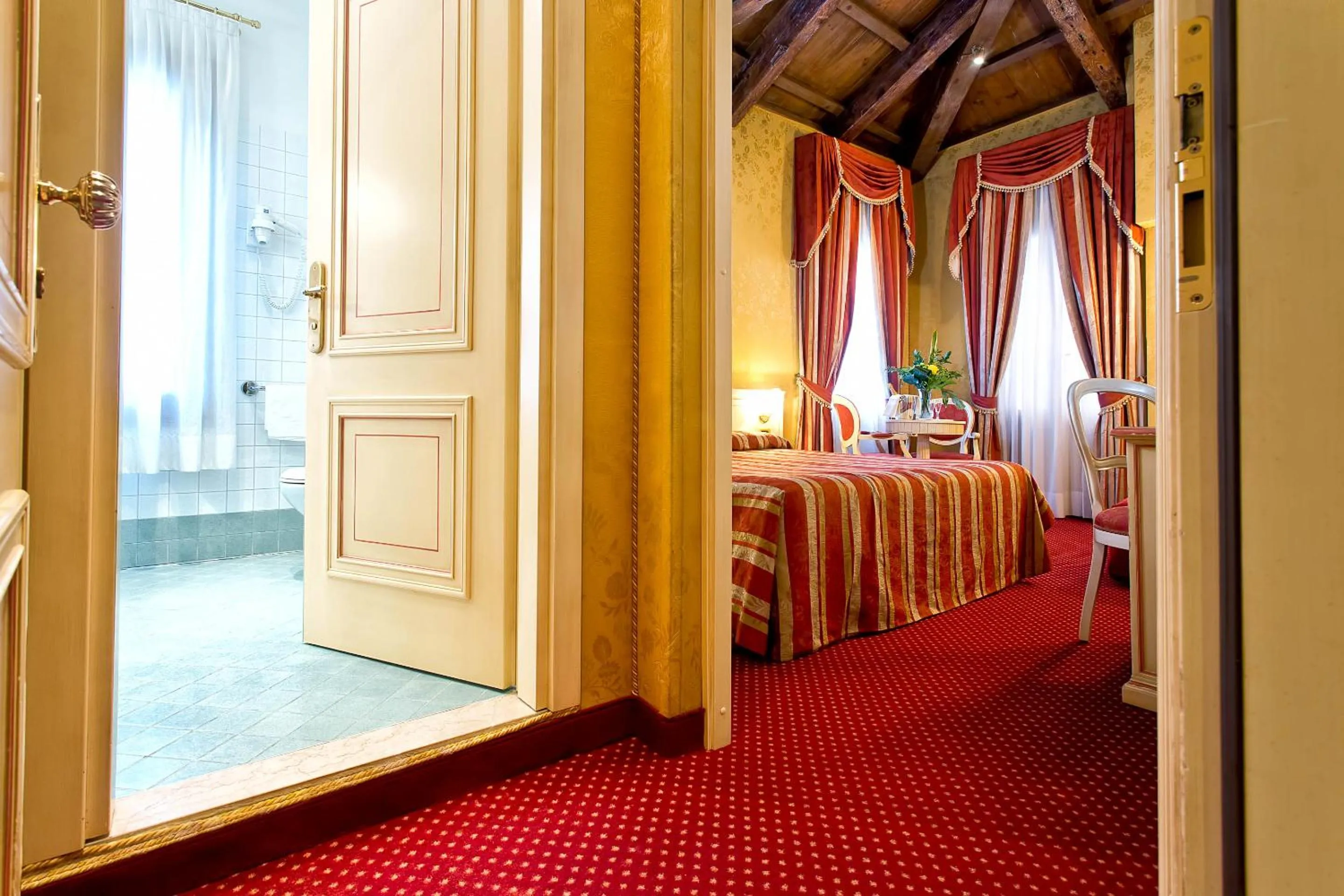 Photo of the whole room, Bed in Ca' San Polo - Ferretti Hotels Collection