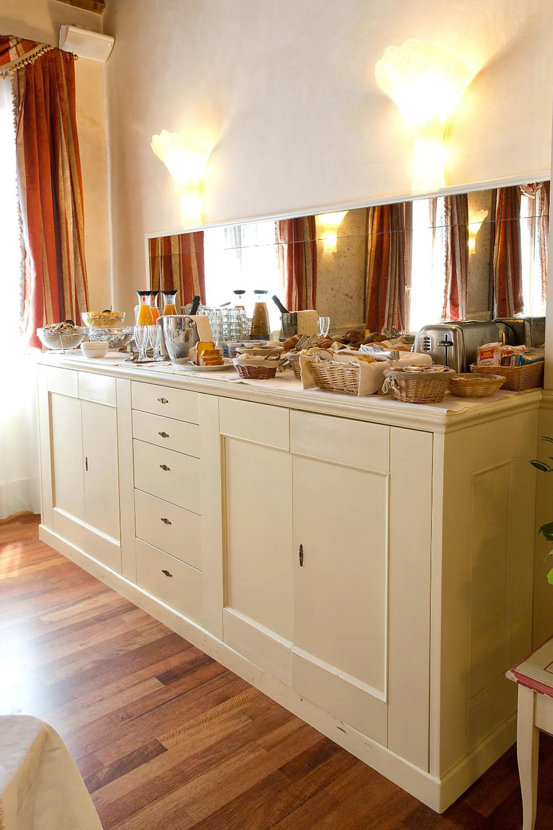 Buffet breakfast in Ca' San Polo - Ferretti Hotels Collection