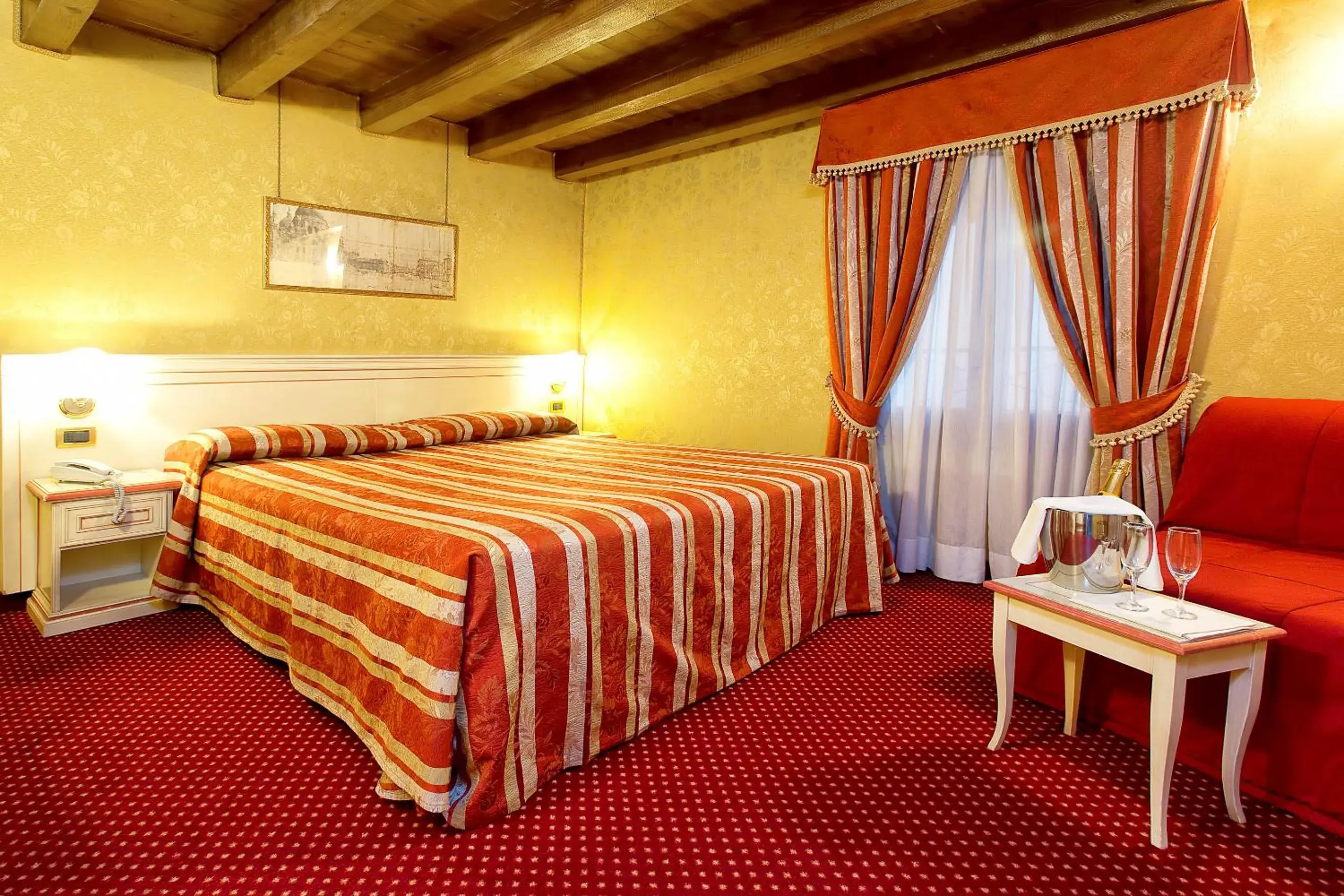 Superior Triple Room in Ca' San Polo - Ferretti Hotels Collection Superior Triple Room in Ca' San Polo - Ferretti Hotels Collection