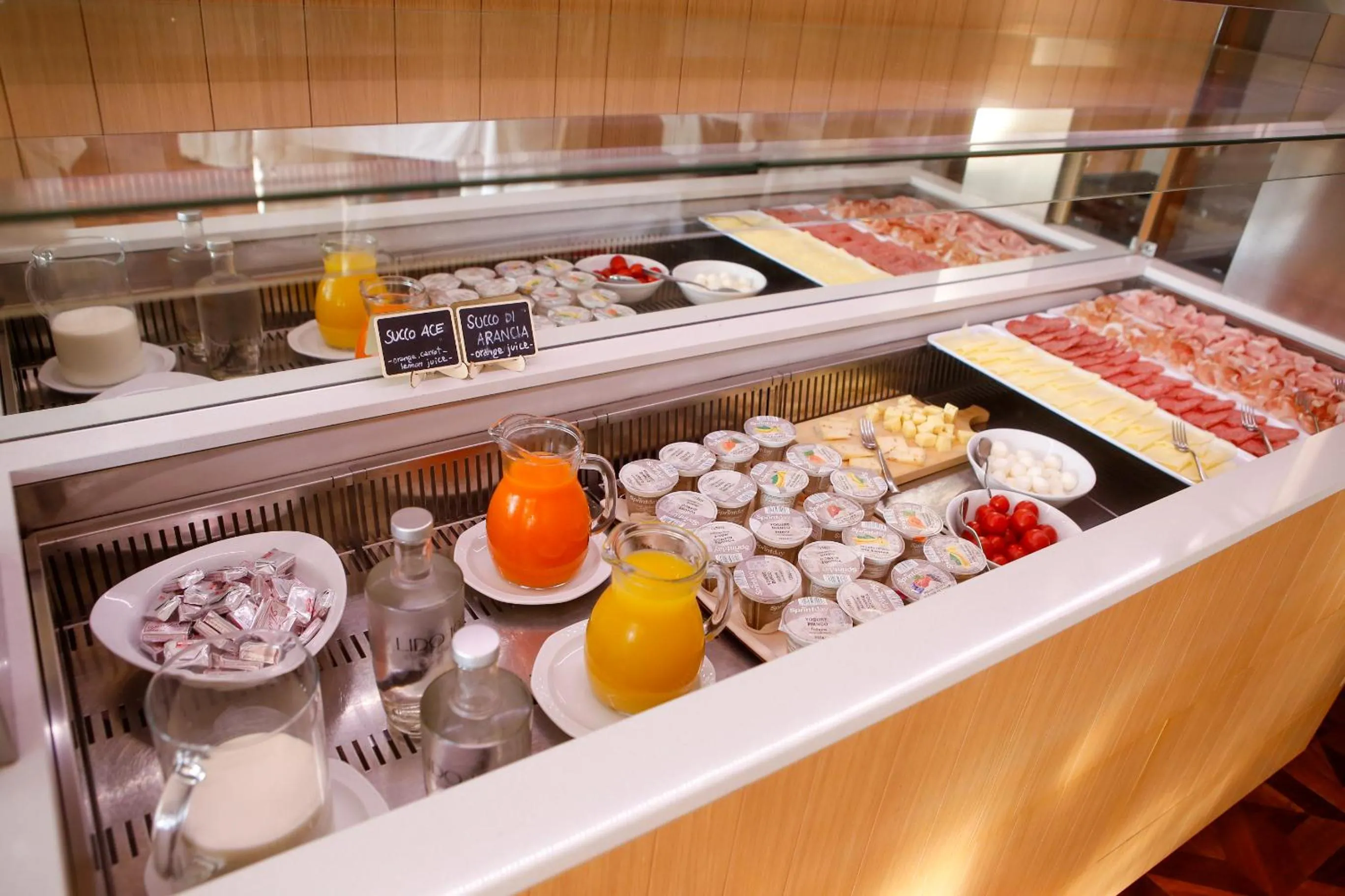 Food and drinks in Hotel Lido