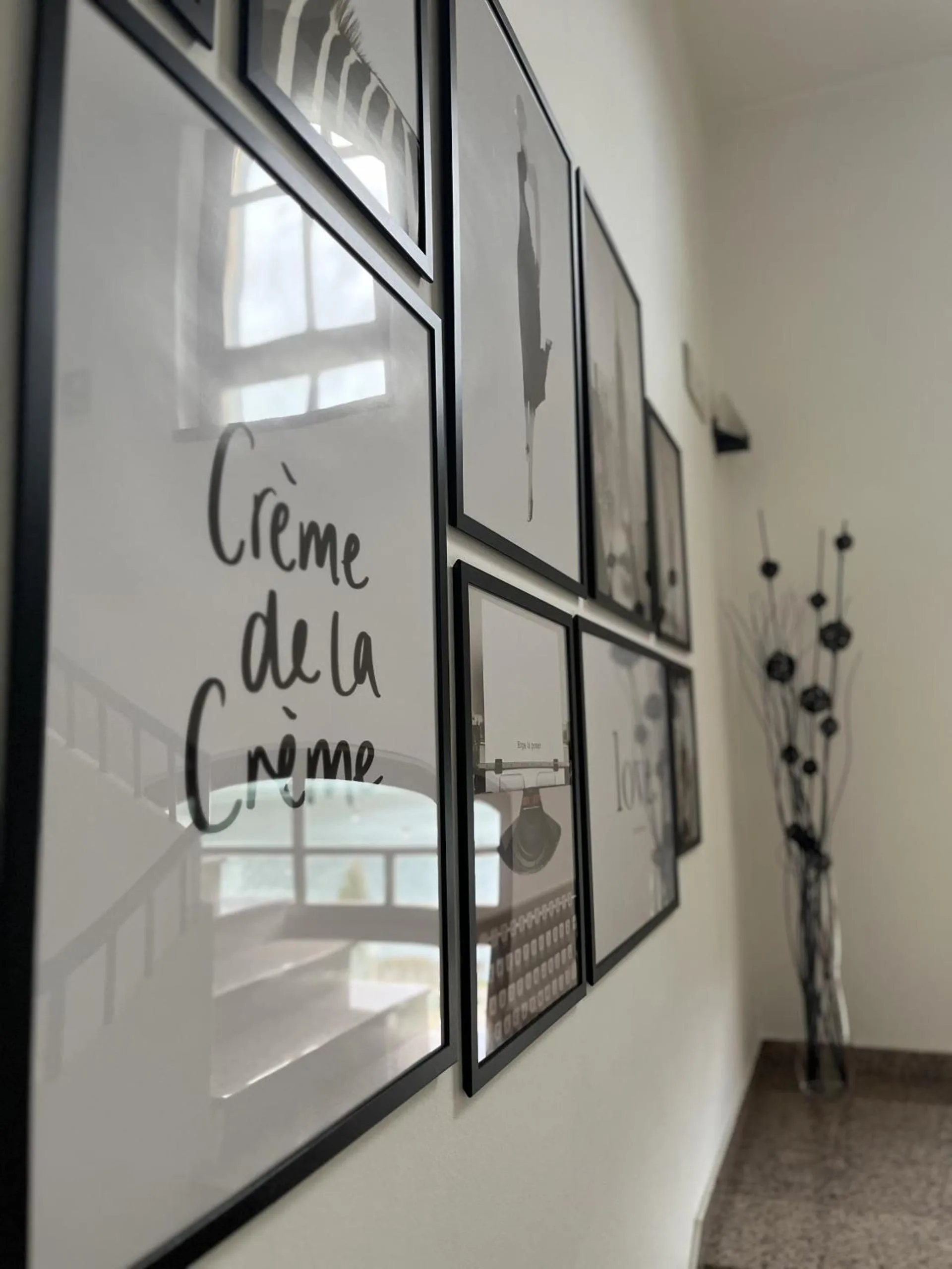 Text overlay in Hotel Lido