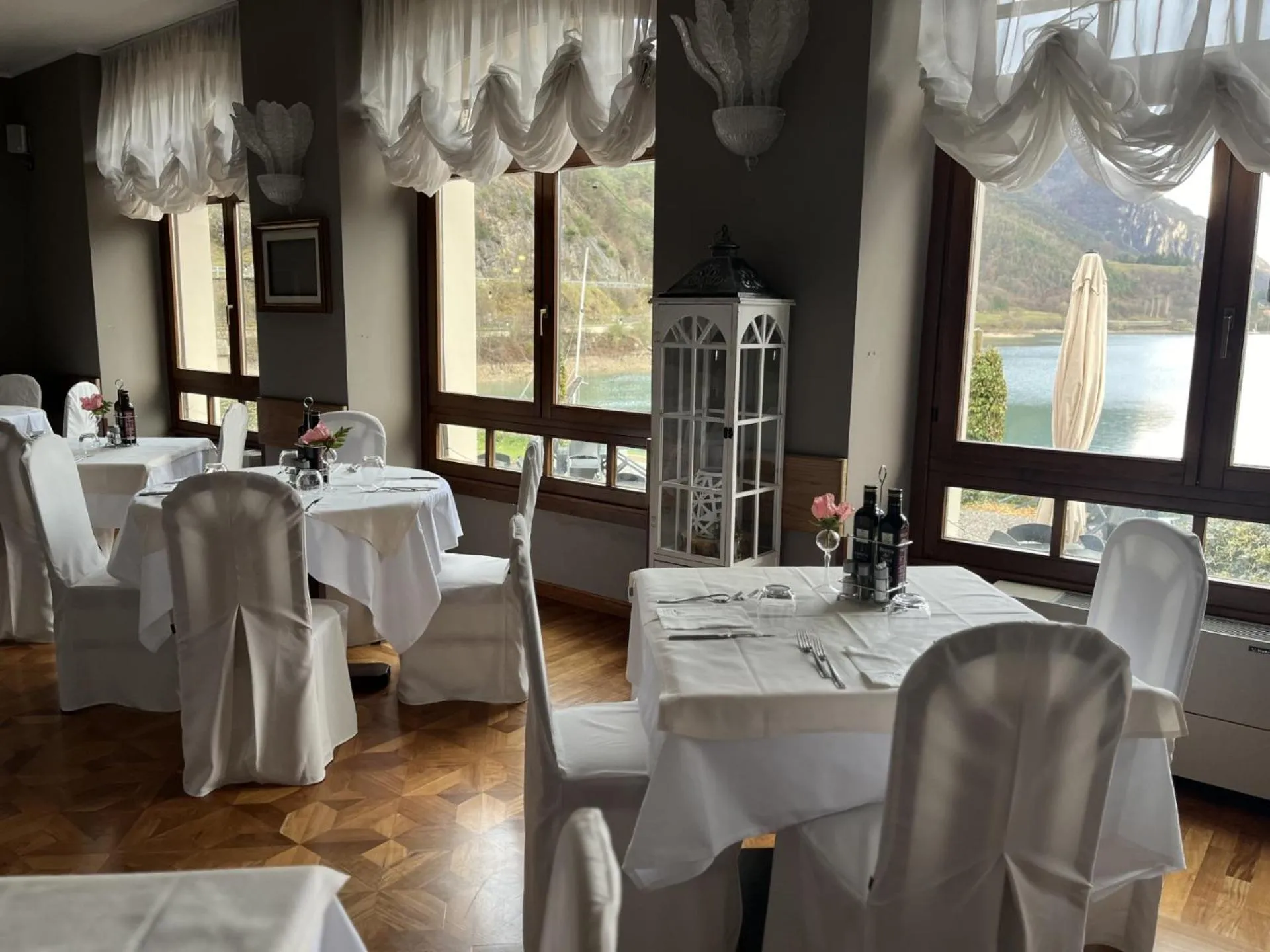 Restaurant/places to eat in Hotel Lido