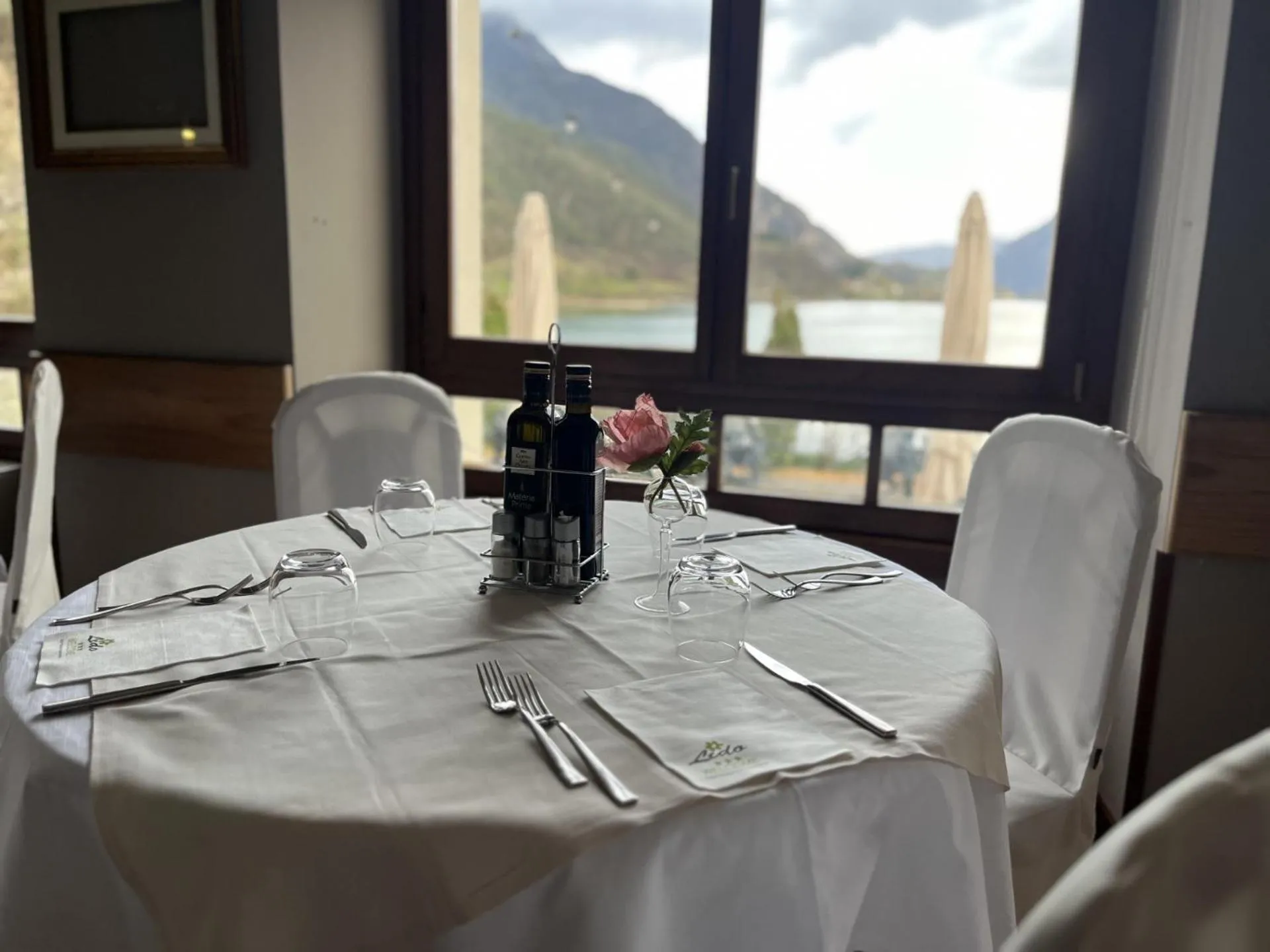Restaurant/places to eat in Hotel Lido