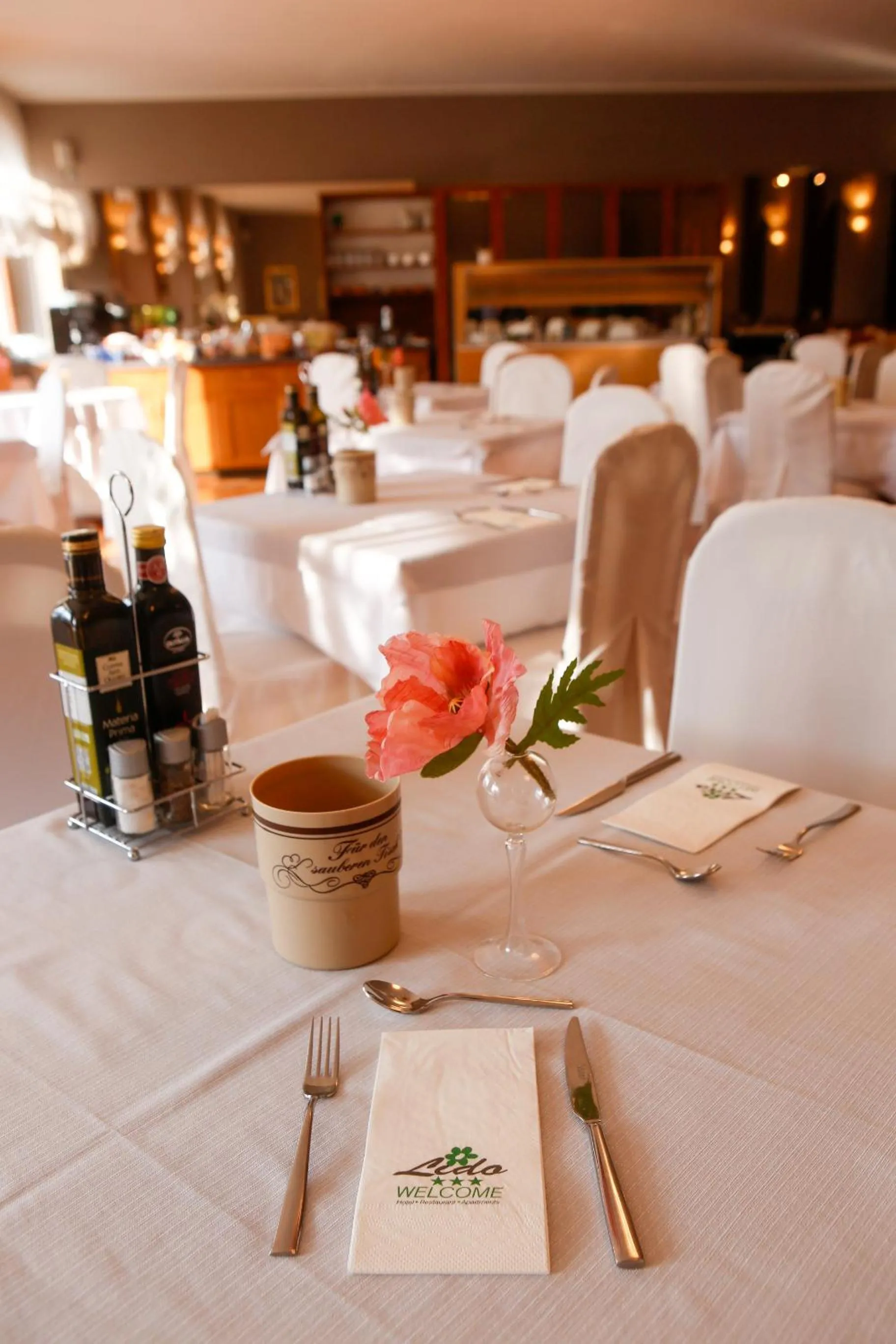 Restaurant/places to eat in Hotel Lido