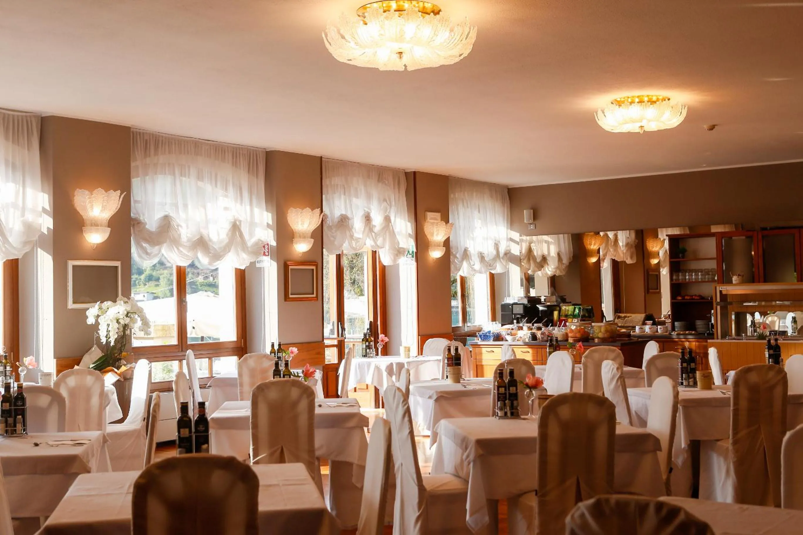Restaurant/places to eat in Hotel Lido