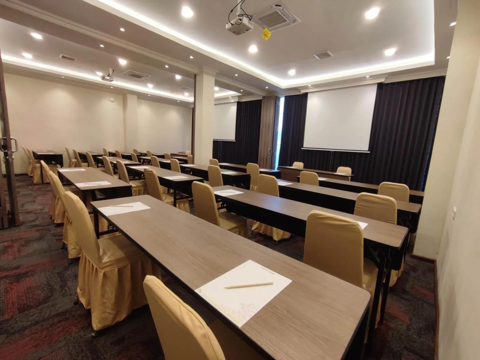 Meeting/conference room in Kesuma Front One Boutique Palembang