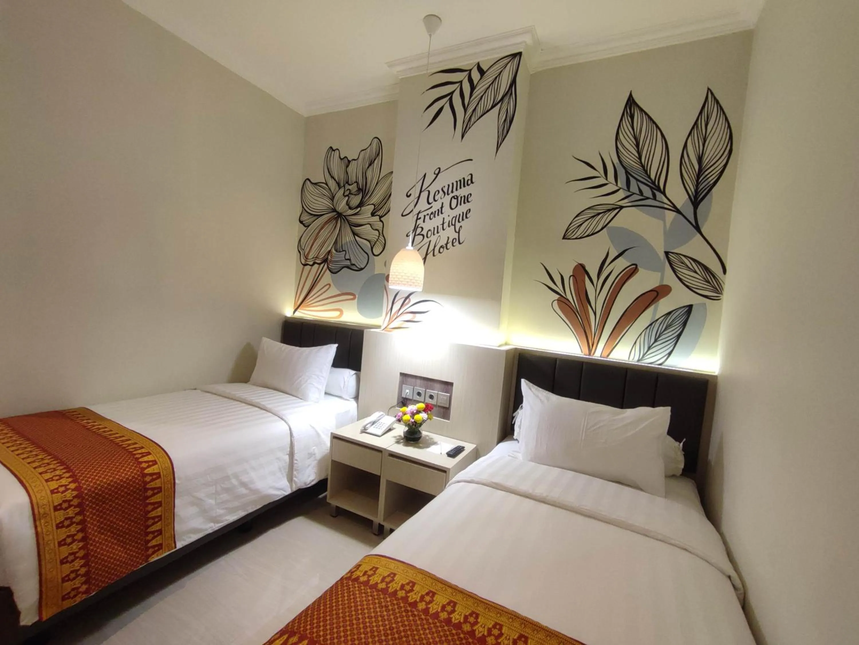 Photo of the whole room, Bed in Kesuma Front One Boutique Palembang
