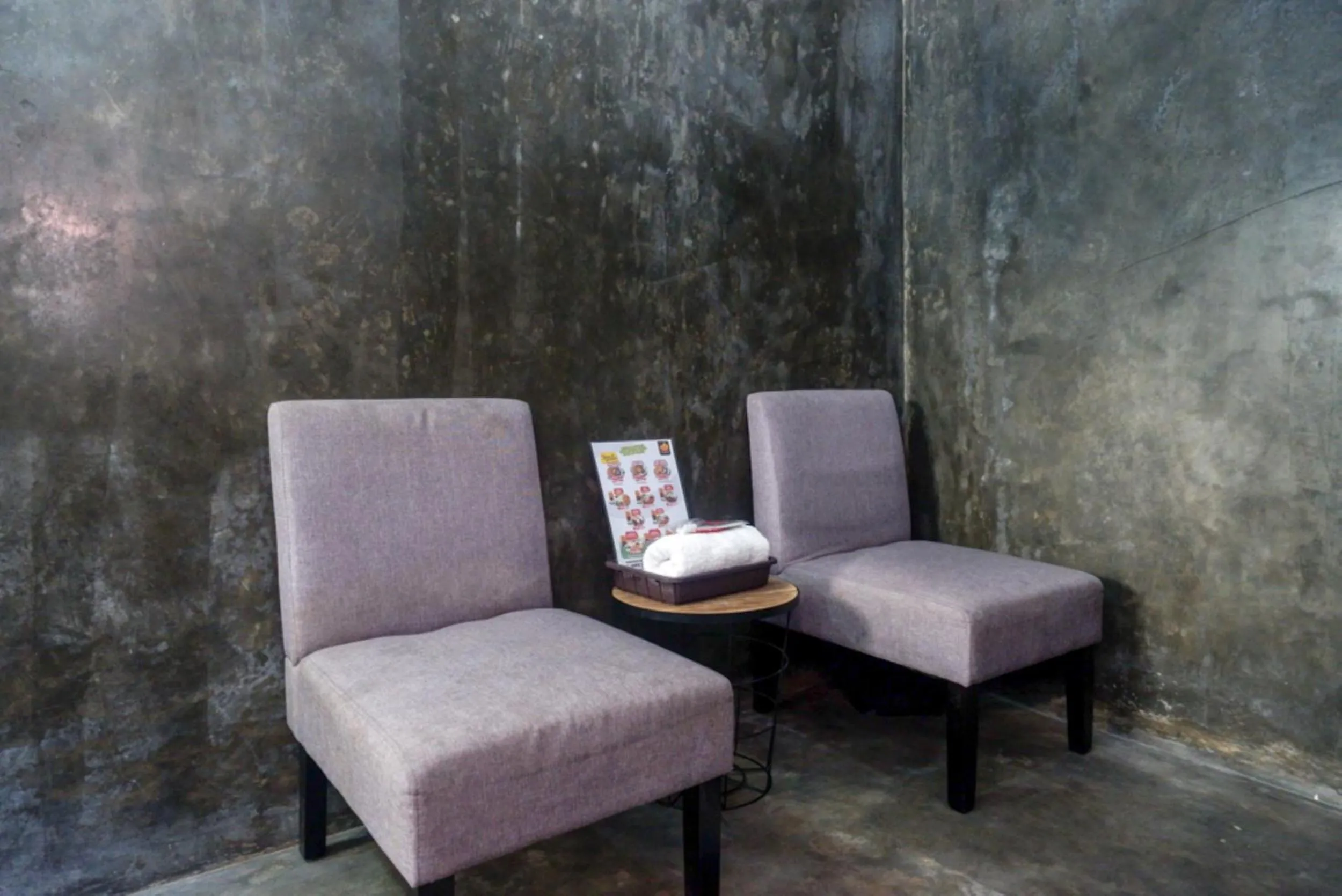 Seating area in RedDoorz near Jumbo Mall Sragen
