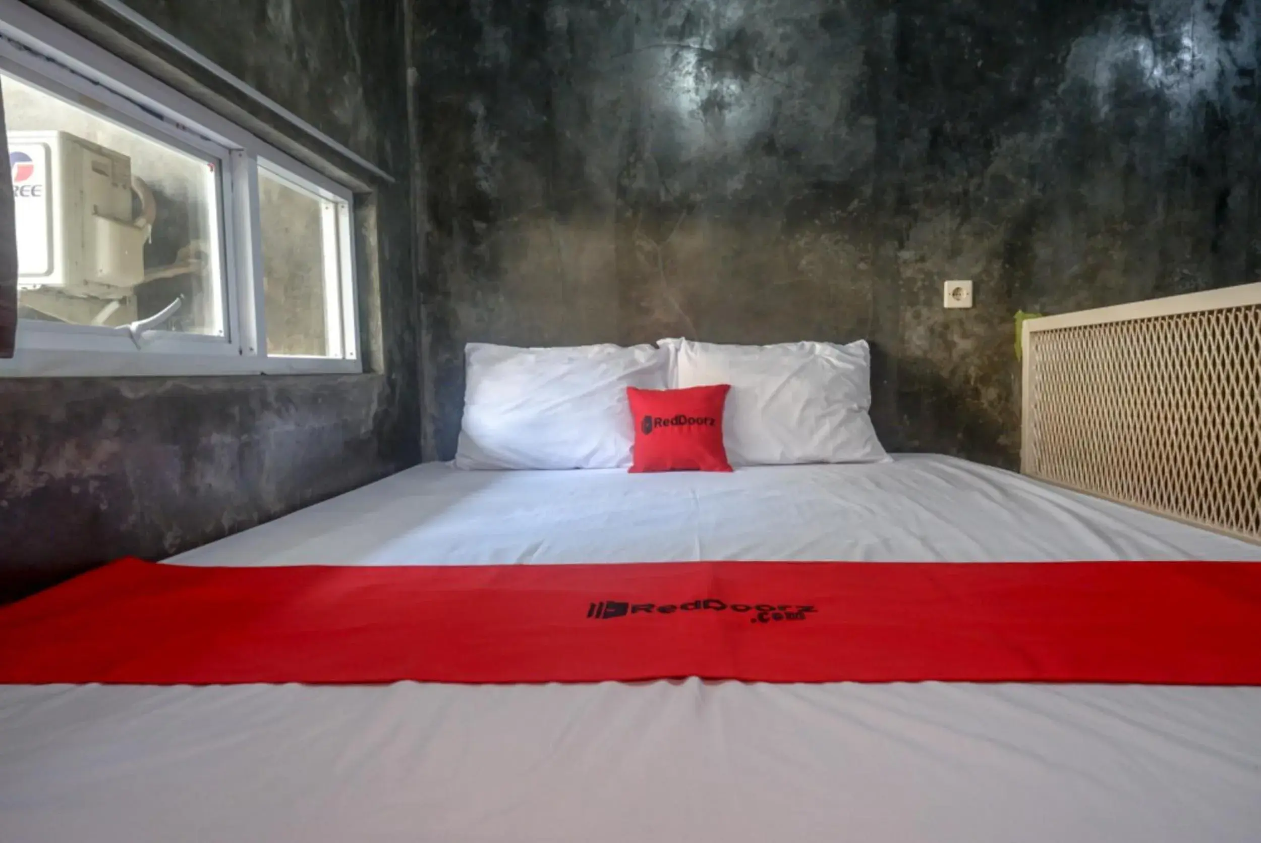 Bedroom, Bed in RedDoorz near Jumbo Mall Sragen Bedroom, Bed in RedDoorz near Jumbo Mall Sragen