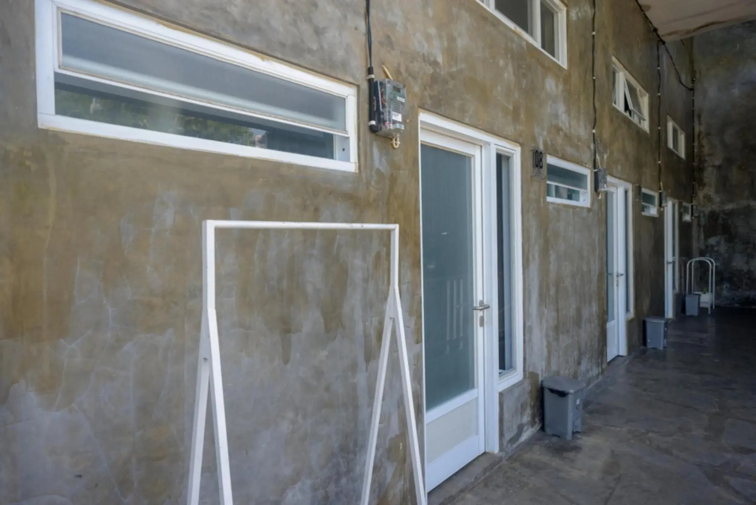 Facade/entrance in RedDoorz near Jumbo Mall Sragen Facade/entrance in RedDoorz near Jumbo Mall Sragen