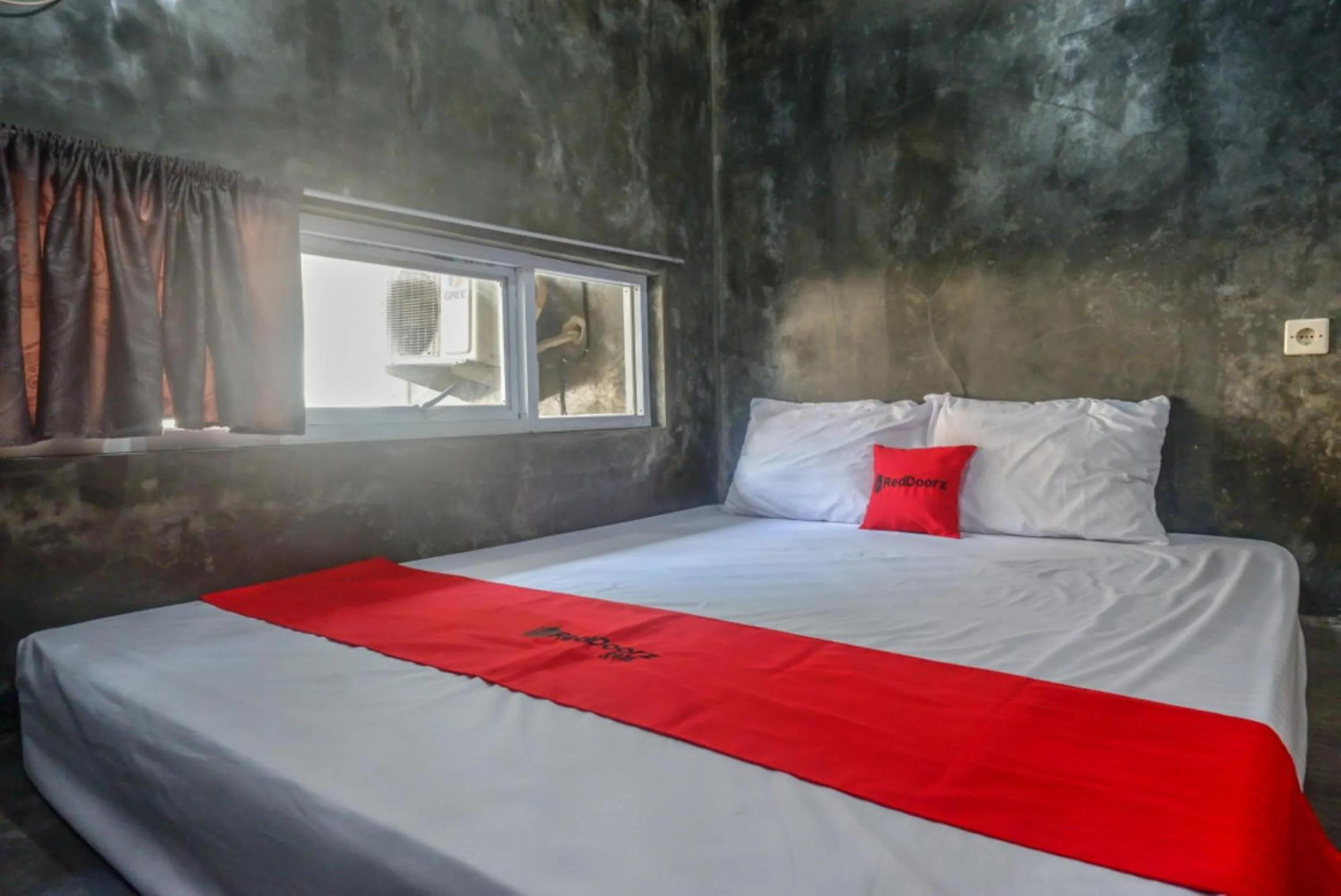 Bedroom, Bed in RedDoorz near Jumbo Mall Sragen