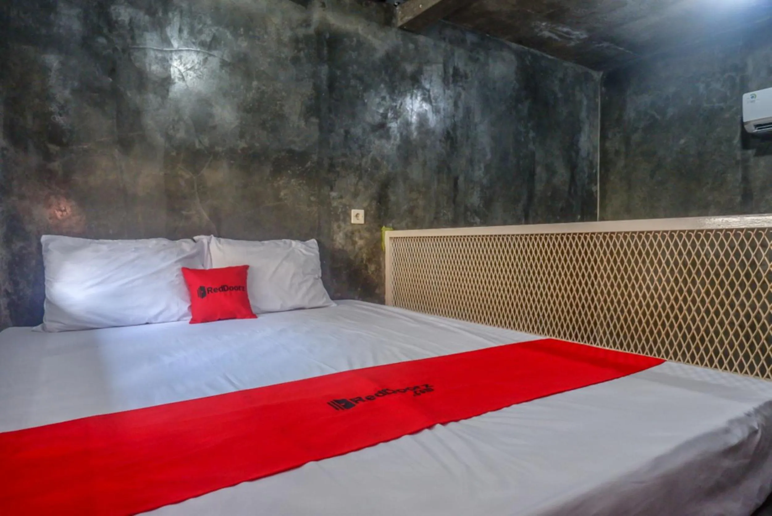 Bedroom, Bed in RedDoorz near Jumbo Mall Sragen