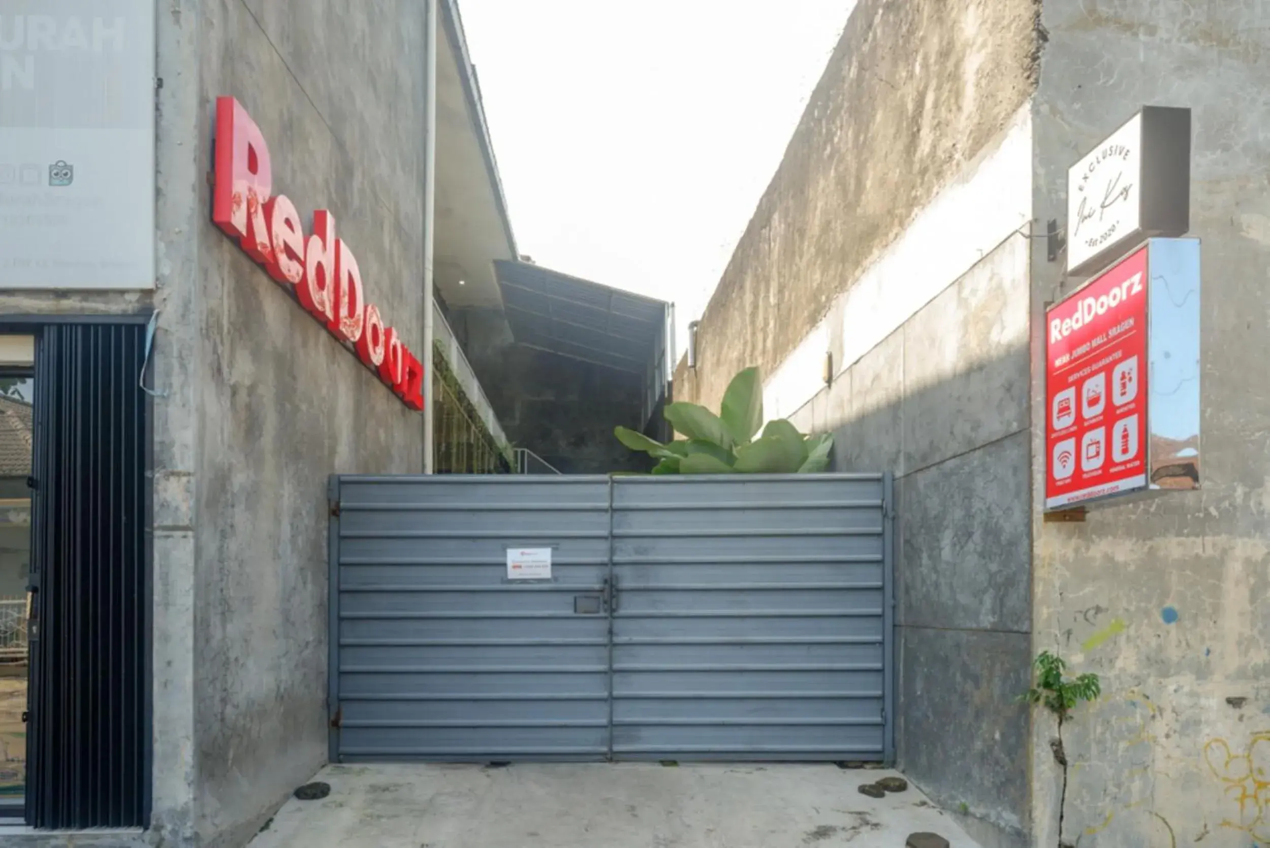 Property building in RedDoorz near Jumbo Mall Sragen Property building in RedDoorz near Jumbo Mall Sragen