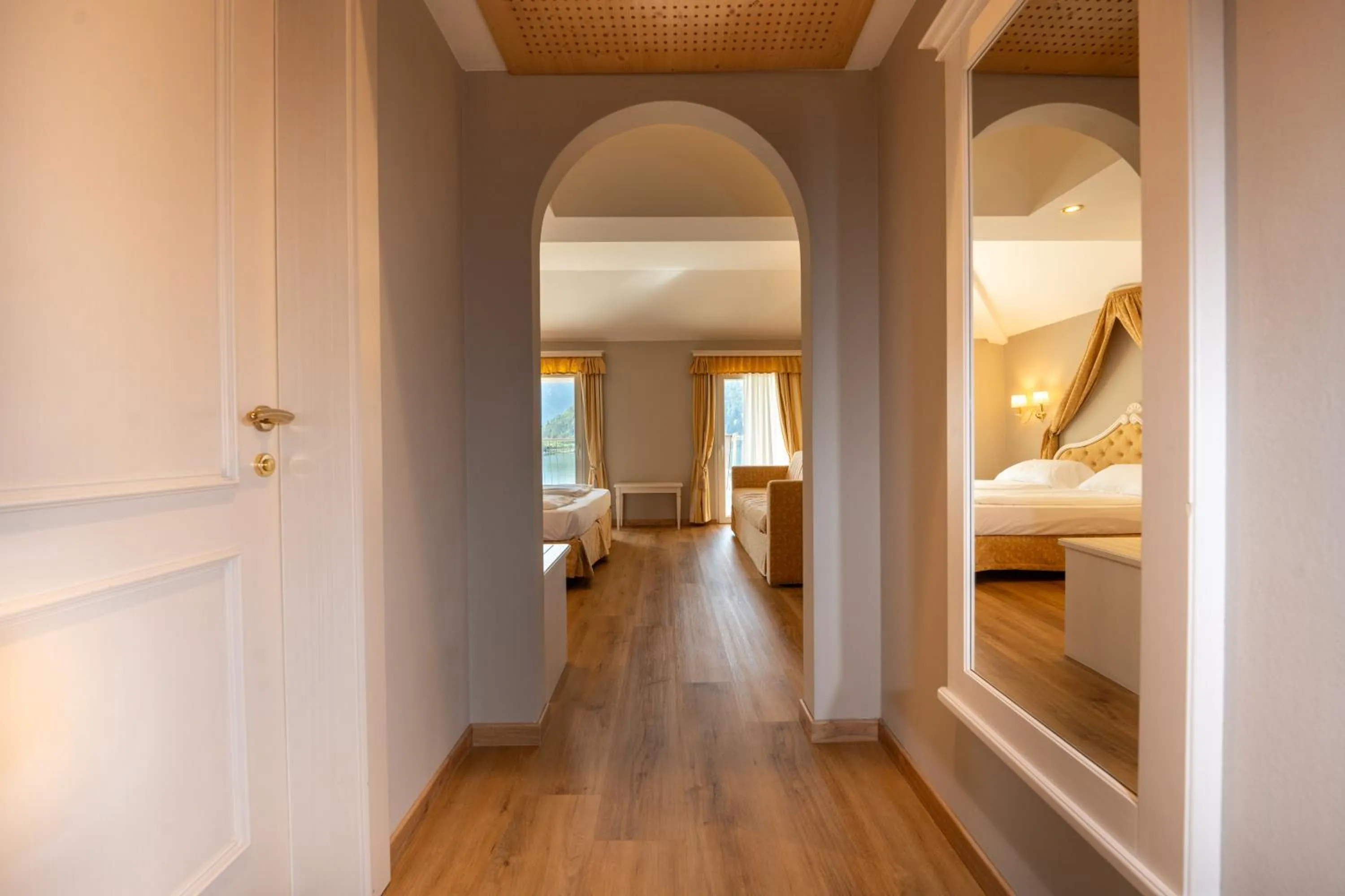 Bedroom, Bed in Parc Hotel Du Lac