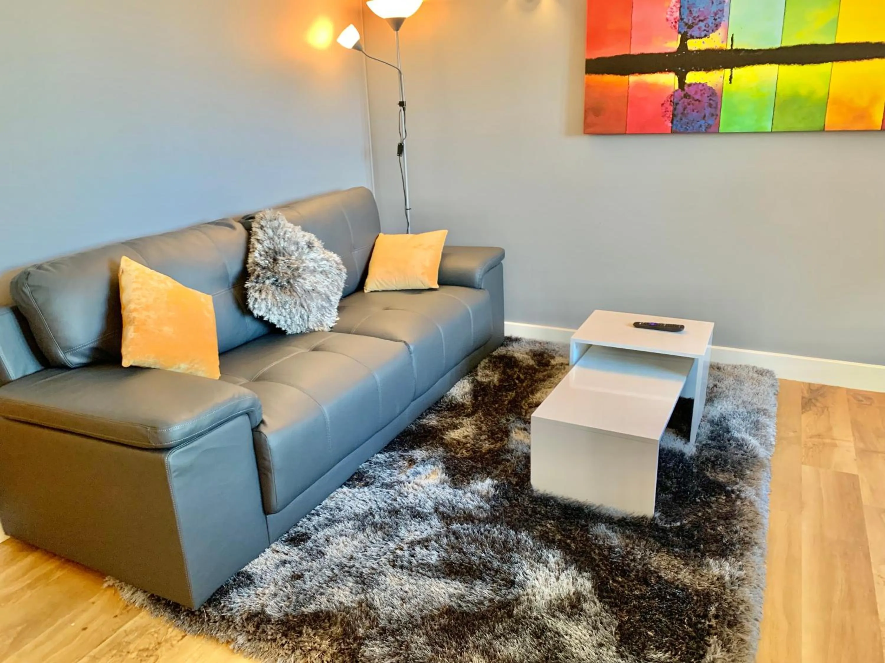 Living room in Risinghurst, Oxford, an ENTIRE 2beds, 2bathrooms, free Wi-Fi, Free Parking