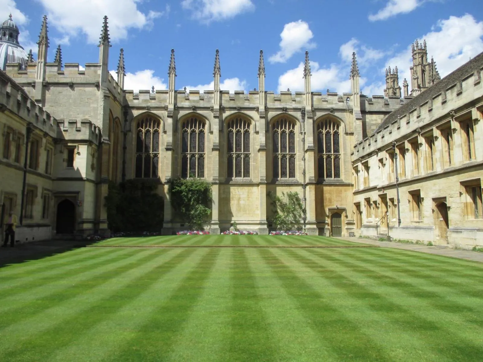 Nearby landmark in Risinghurst, Oxford, an ENTIRE 2beds, 2bathrooms, free Wi-Fi, Free Parking