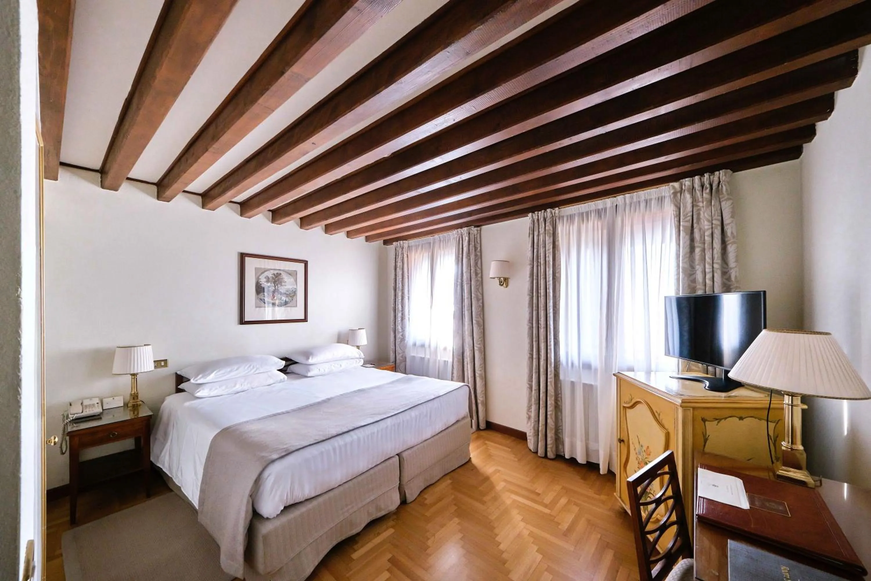 Photo of the whole room, Bed in Hotel Villa Cipriani