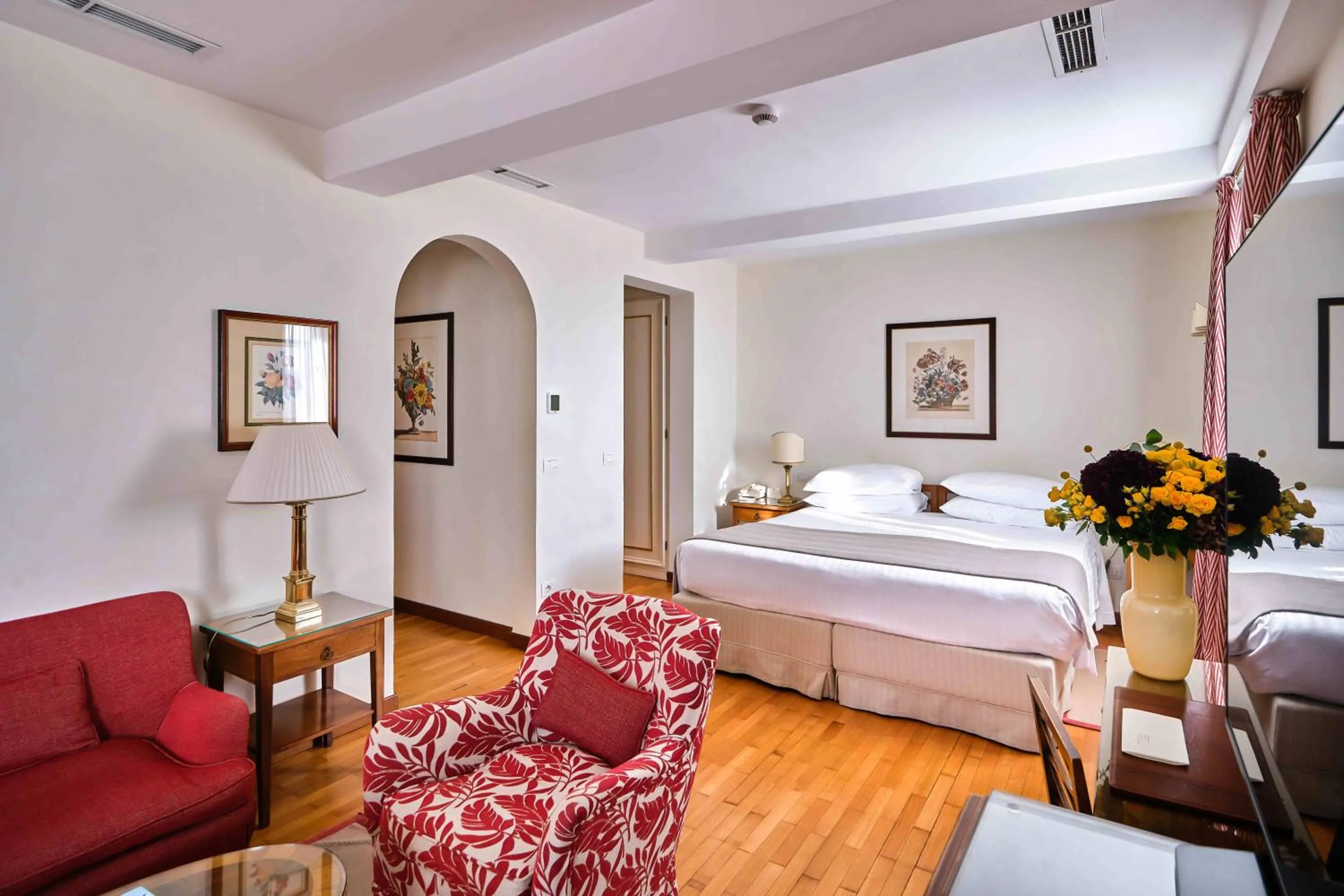 Photo of the whole room, Bed in Hotel Villa Cipriani