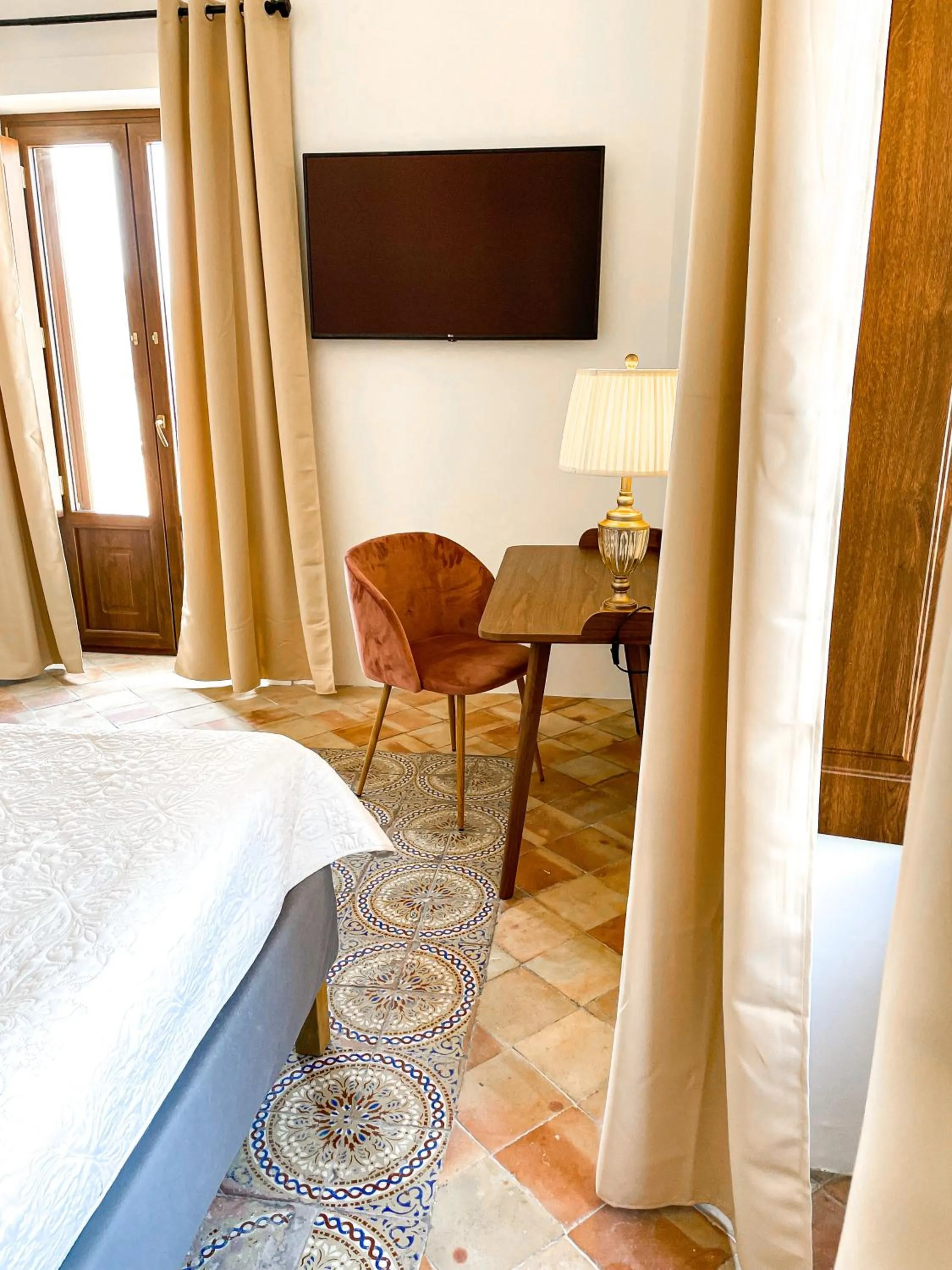 TV and multimedia, Bed in B&B Faraglione