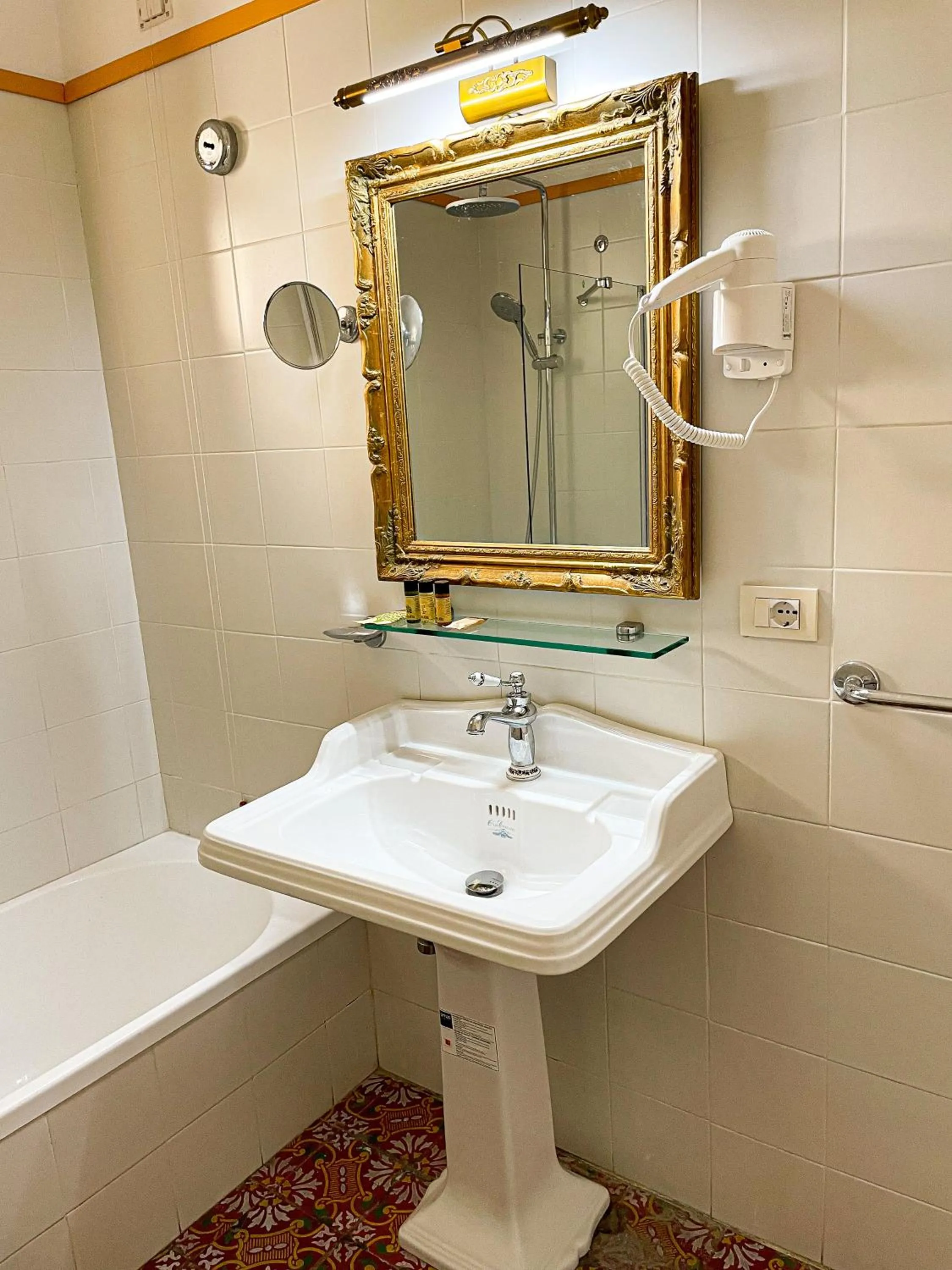 Bathroom in B&B Faraglione