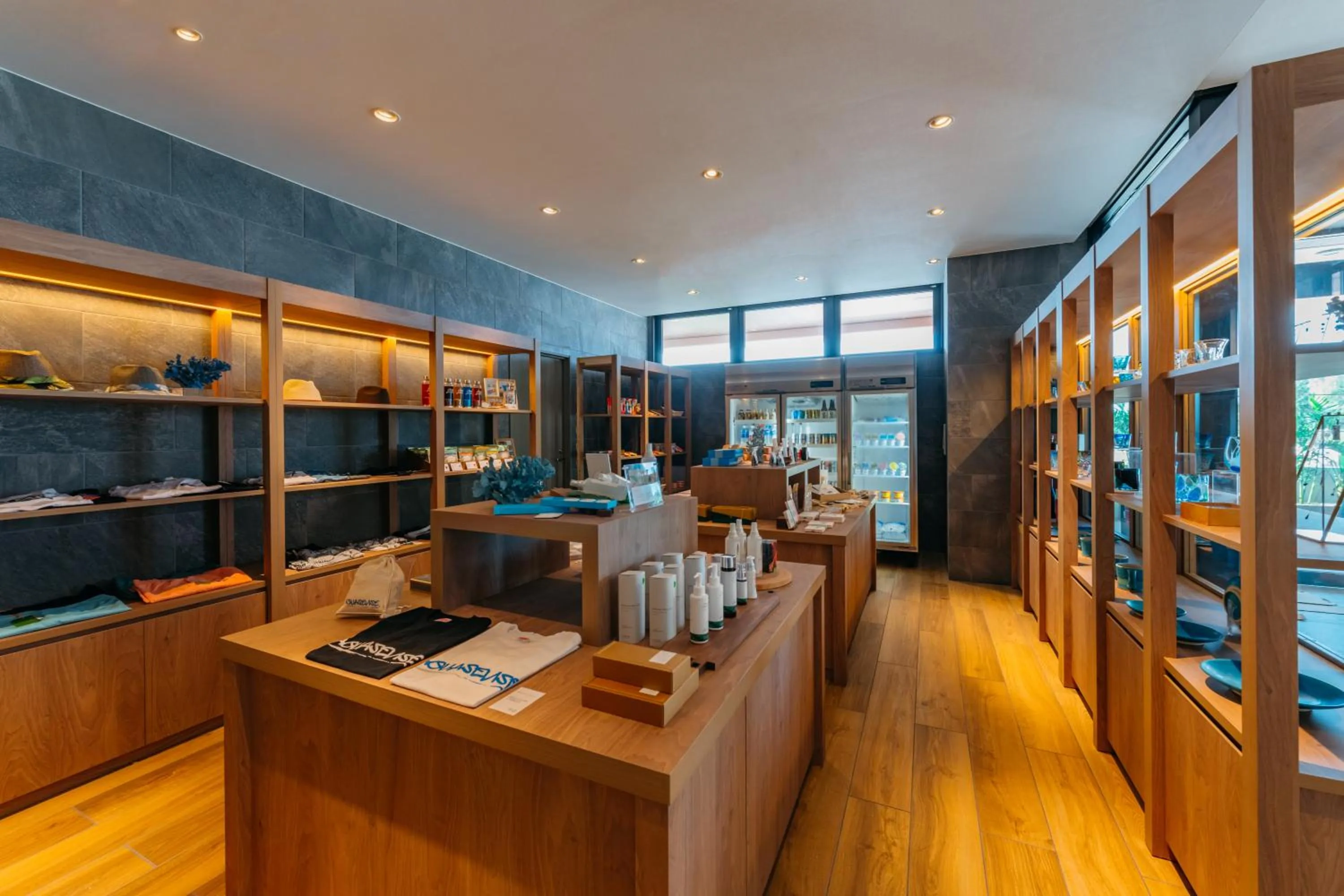 Shopping Area in AQUASENSE Hotel & Resort