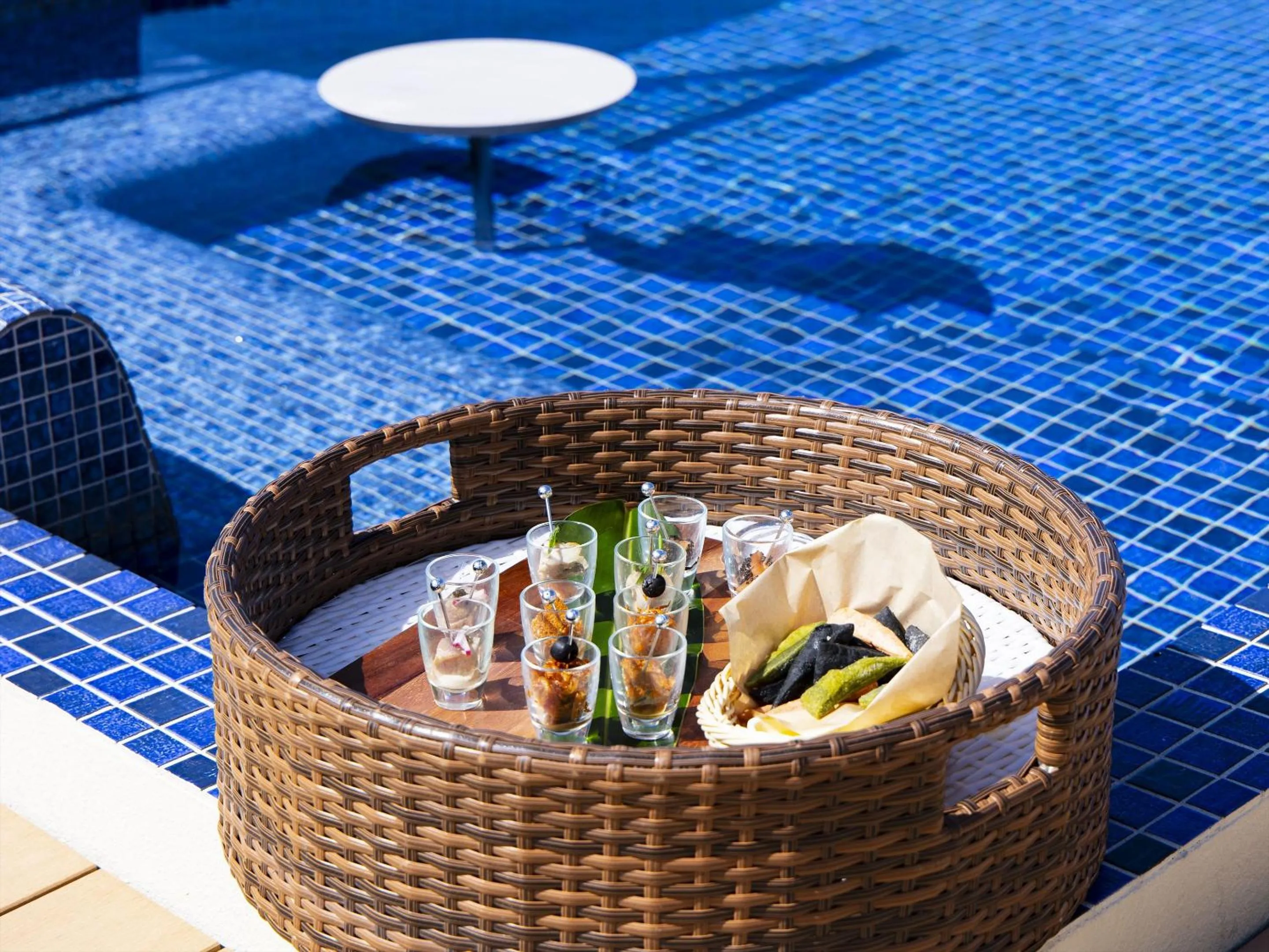 Food in AQUASENSE Hotel & Resort