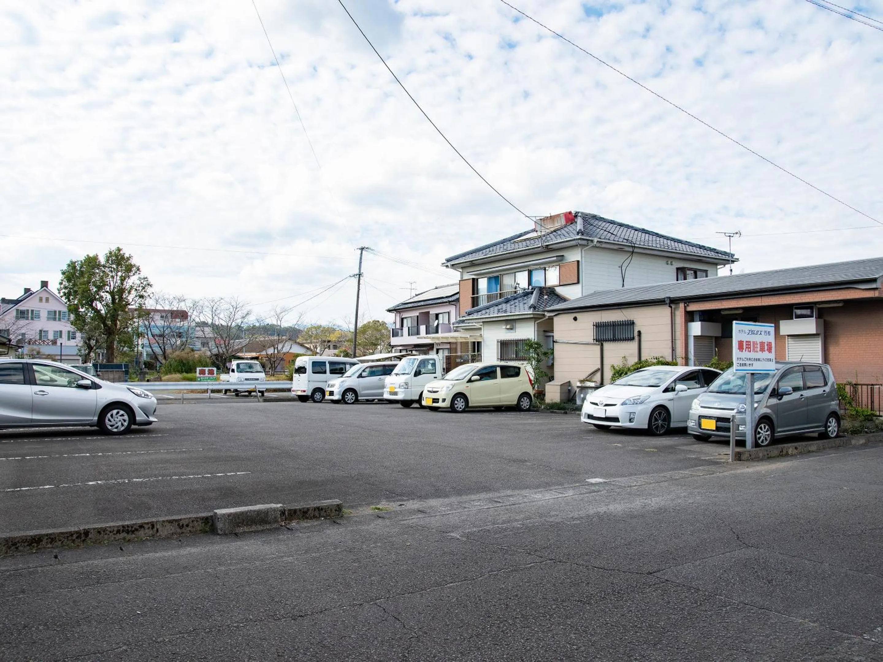 Parking in Hotel Primrose Saito