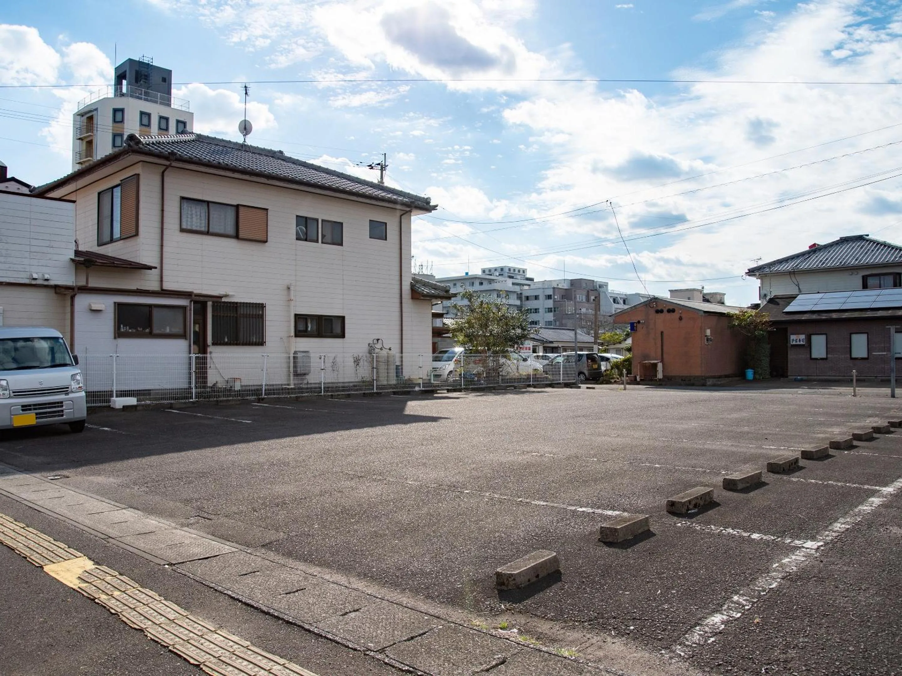 Parking in Hotel Primrose Saito