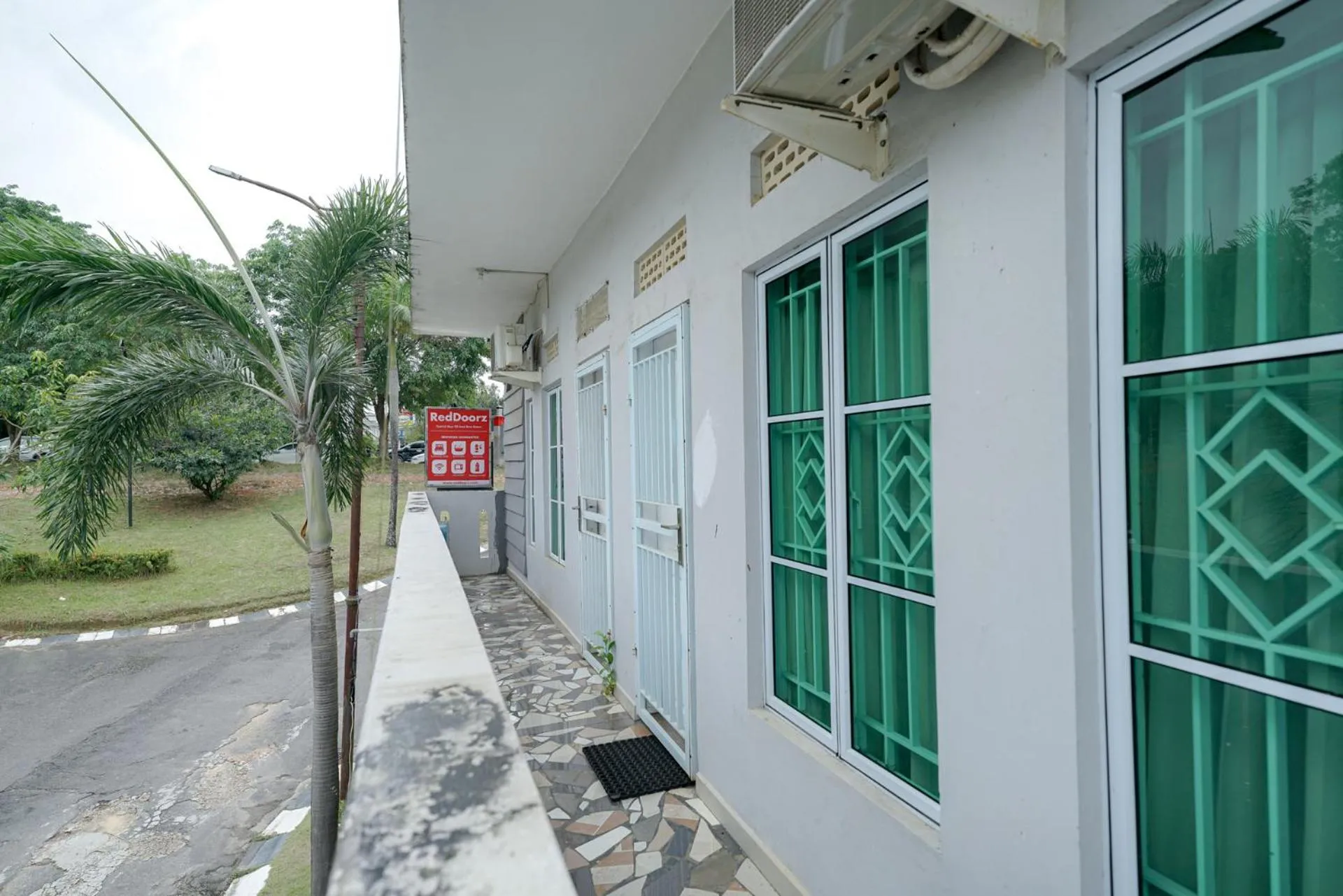 Property building in RedDoorz Syariah near RS Awal Bros Batam